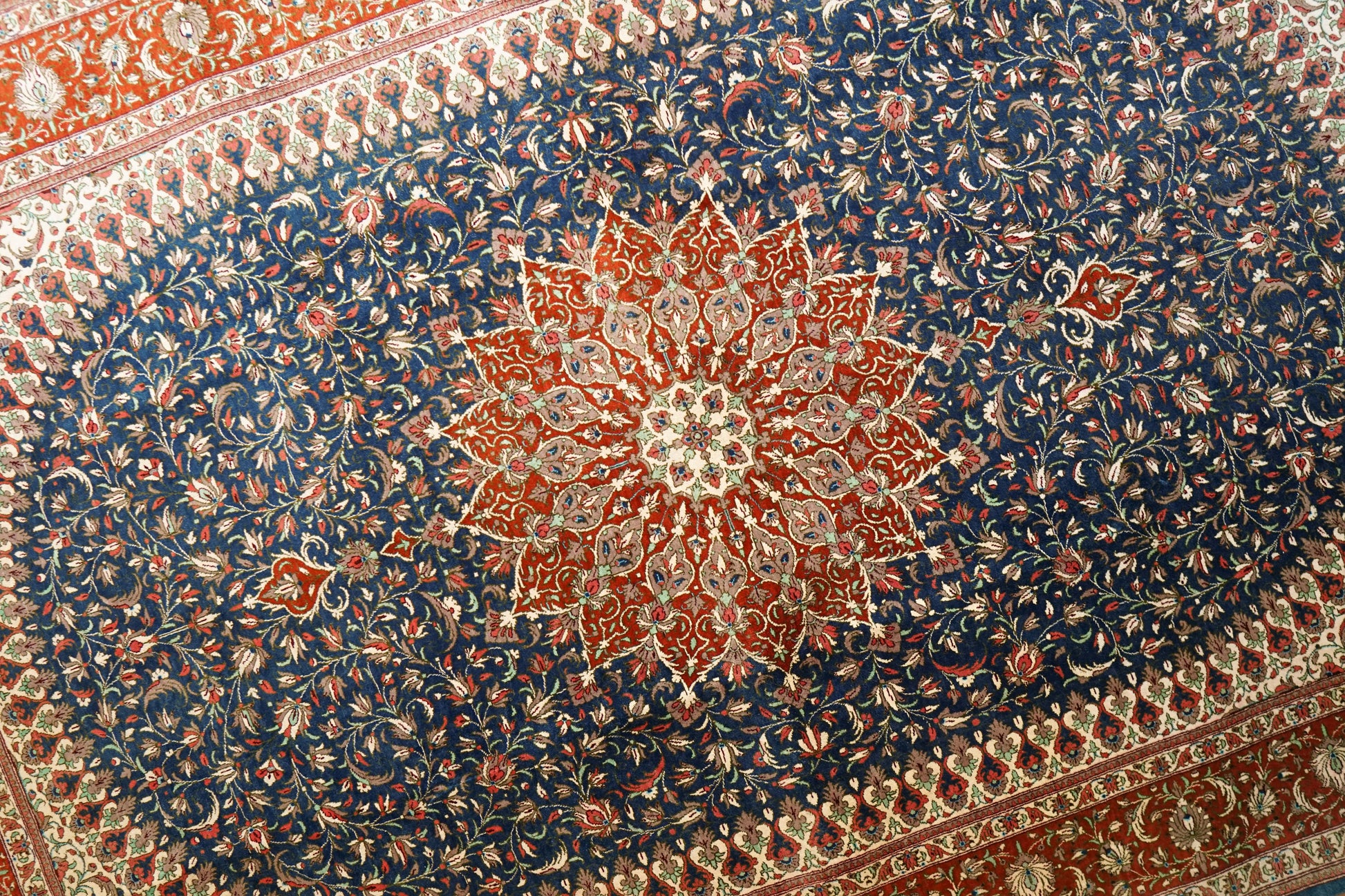 Collection 197×135cm ペルシャ手織り絨毯 クム産 ヌーリ工房 シルク100% 証明書付