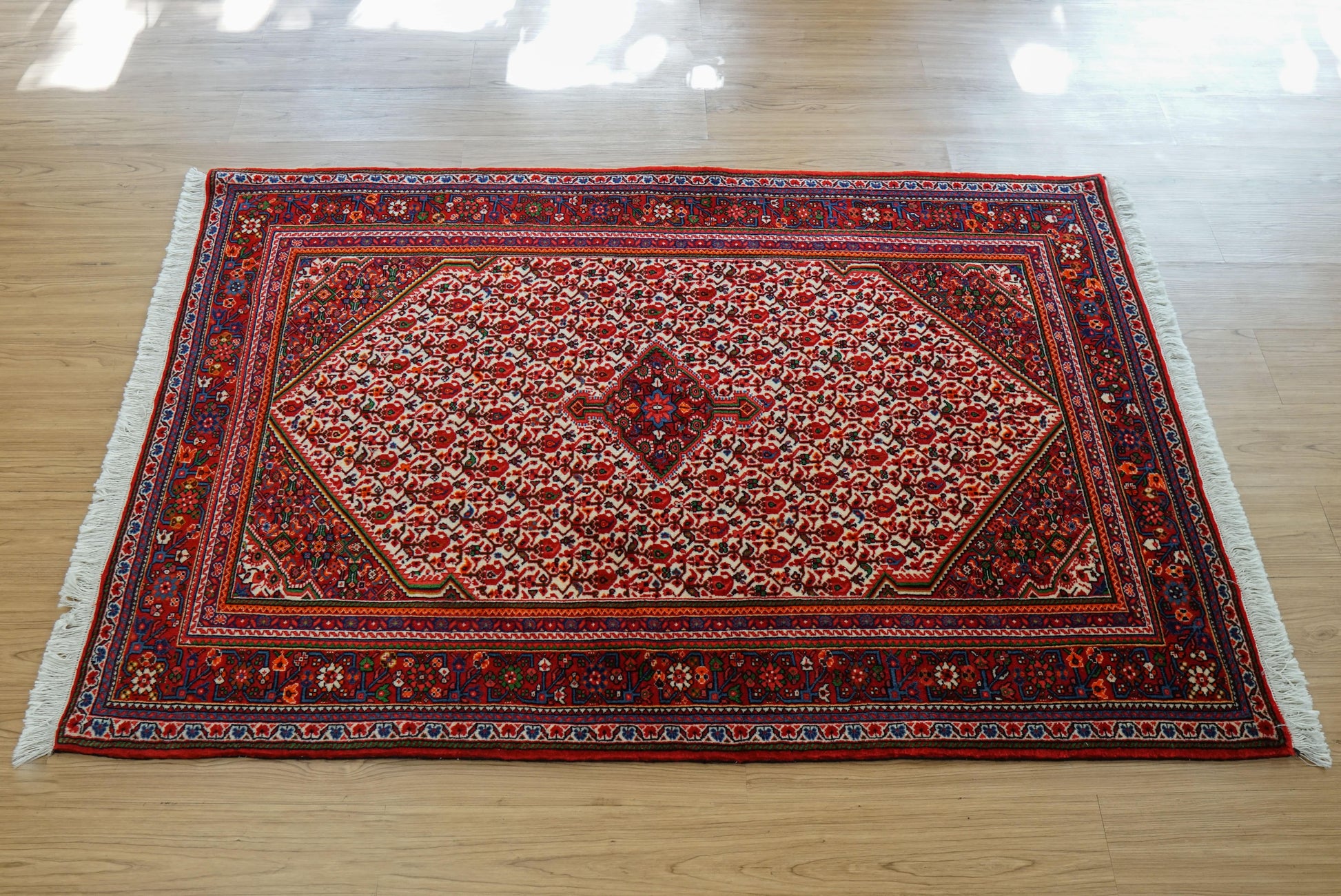  ペルシャ絨毯 ジョーザン産 165×108cm  伝統の花文様が織りなす上質ウールラグ