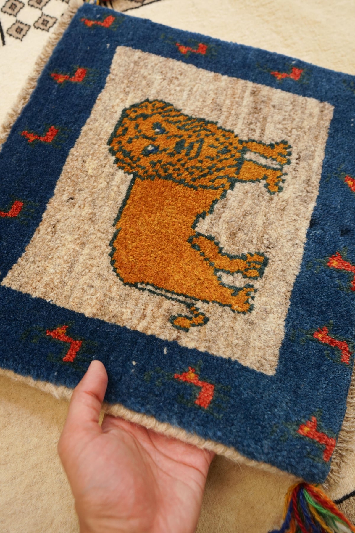  ペルシャ手織りギャッベ アマレ族 40×40cm｜ウール100% ミニラグ・チェアマット ライオン