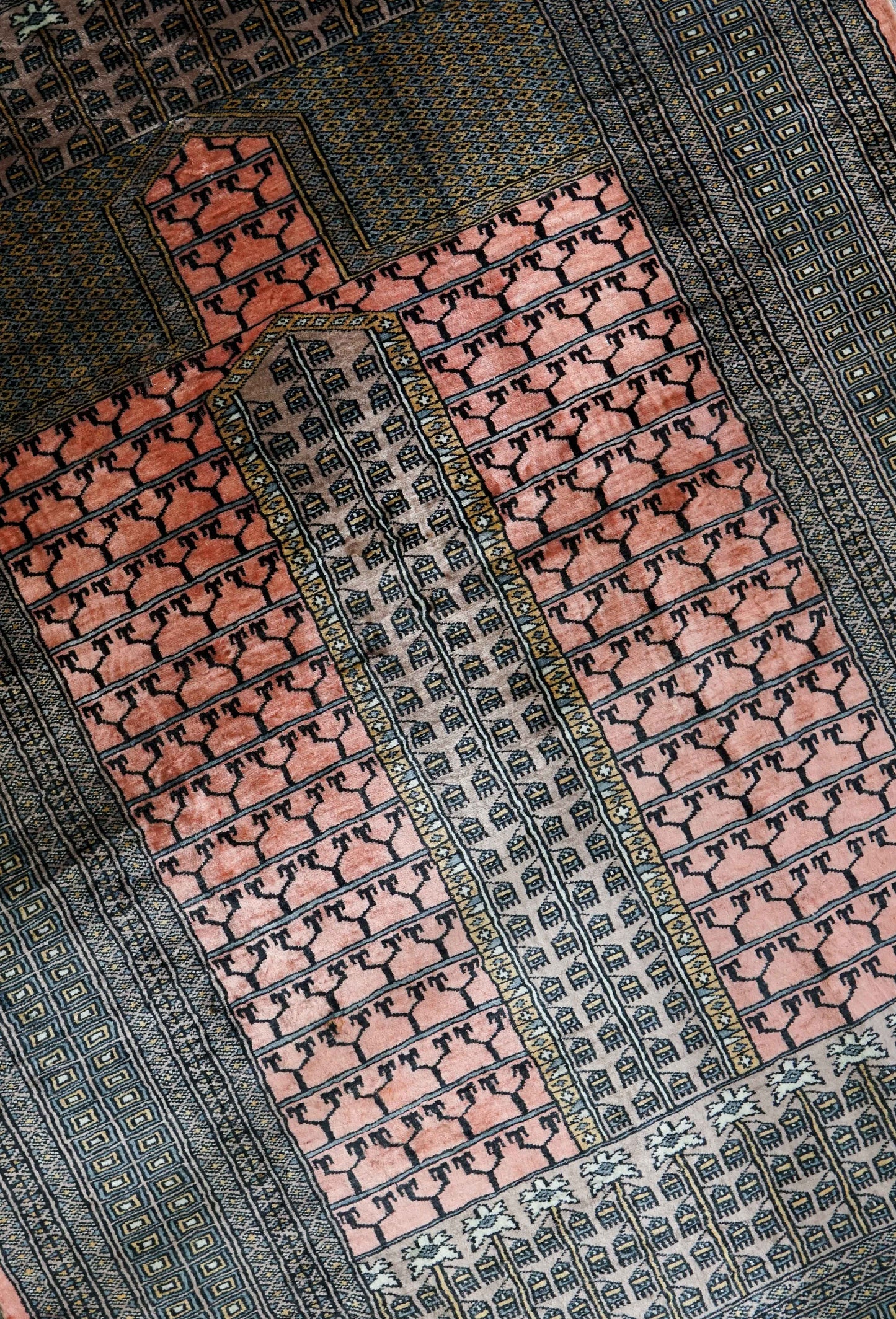 パキスタン手織り絨毯 182×128cm 幾何学ミフラーブデザイン