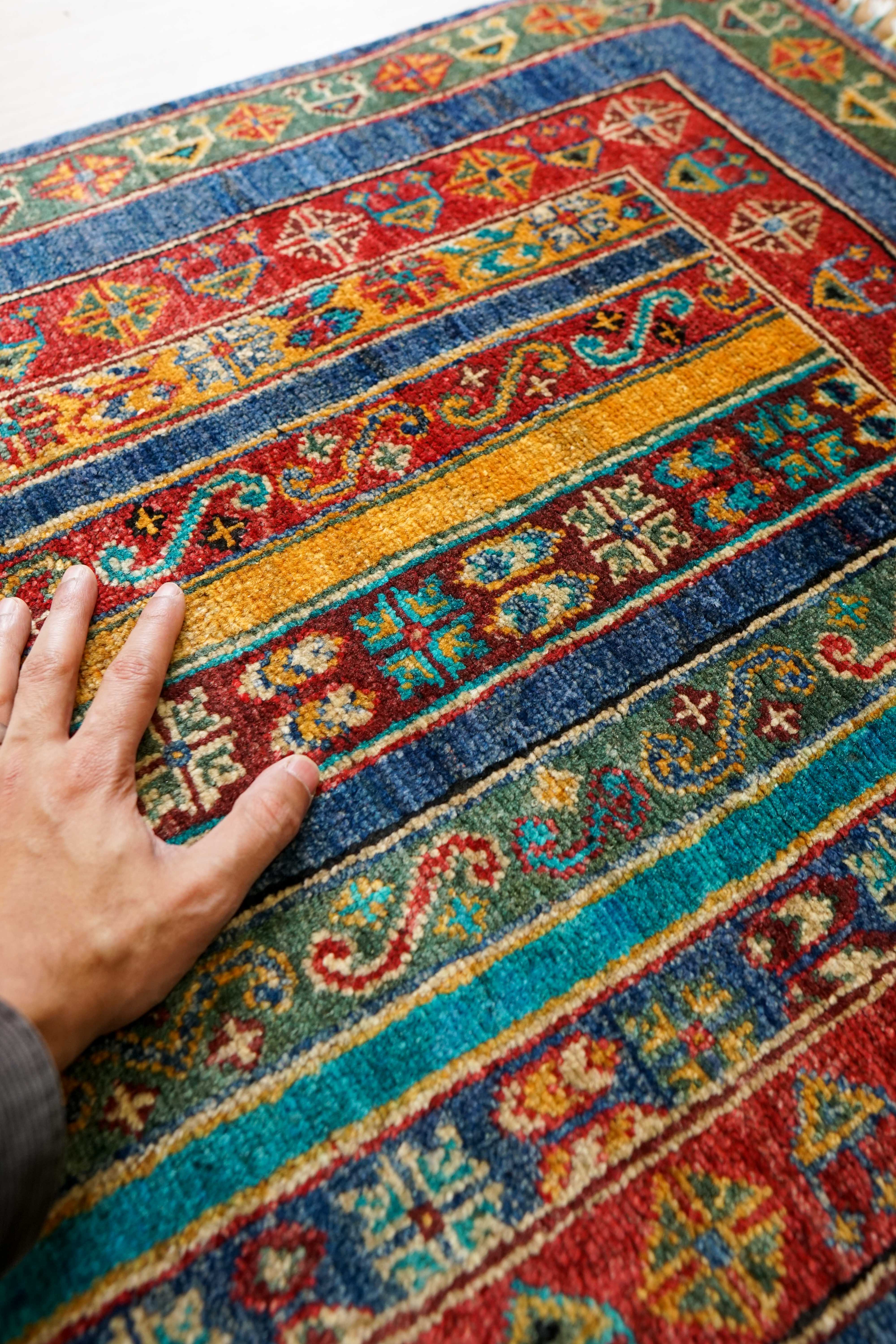 アフガニスタン ガズニ産 手織り絨毯 128×81cm｜手紡ぎウール – Decorworks