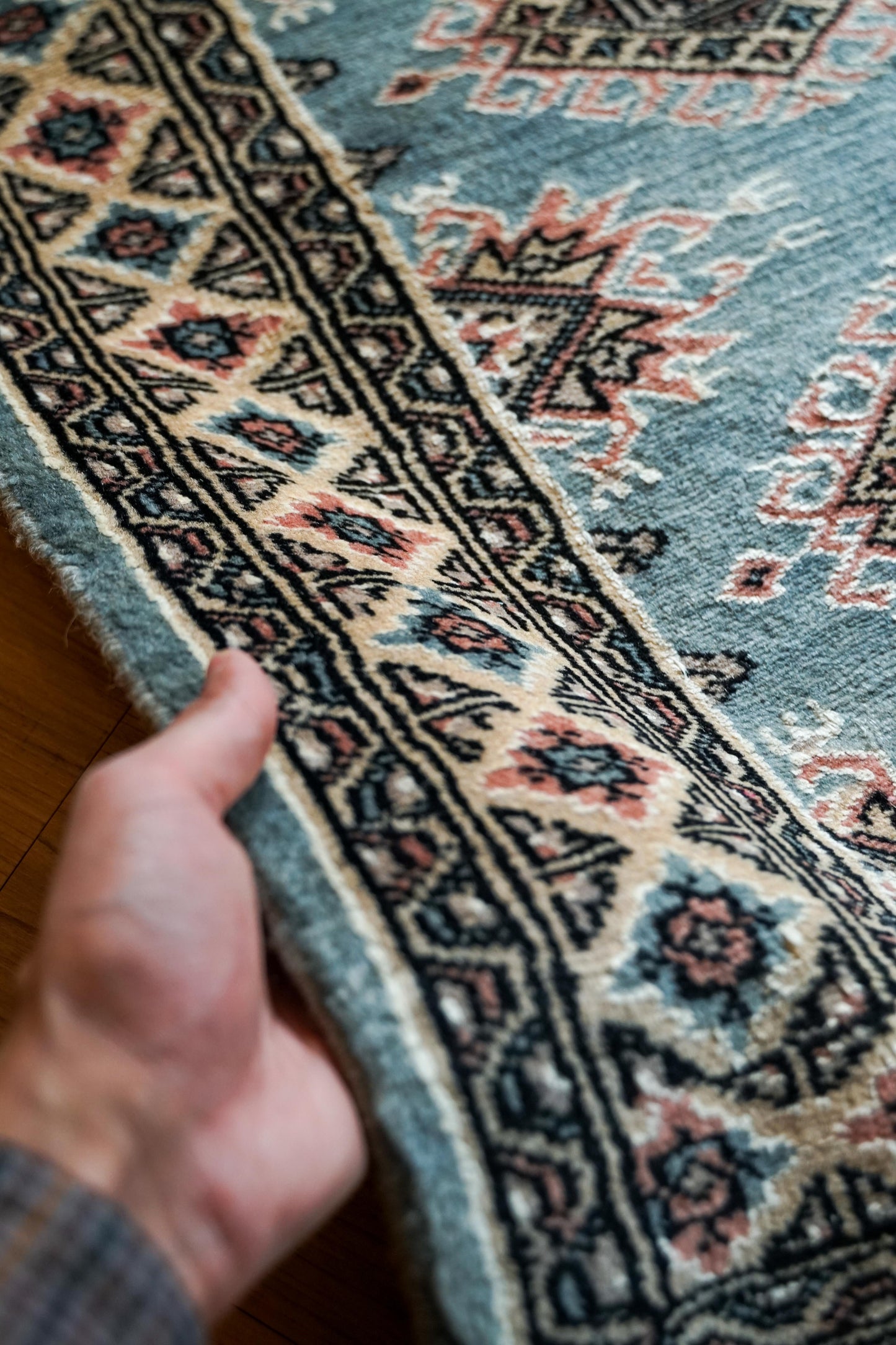  パキスタン手織り絨毯 144×92cm