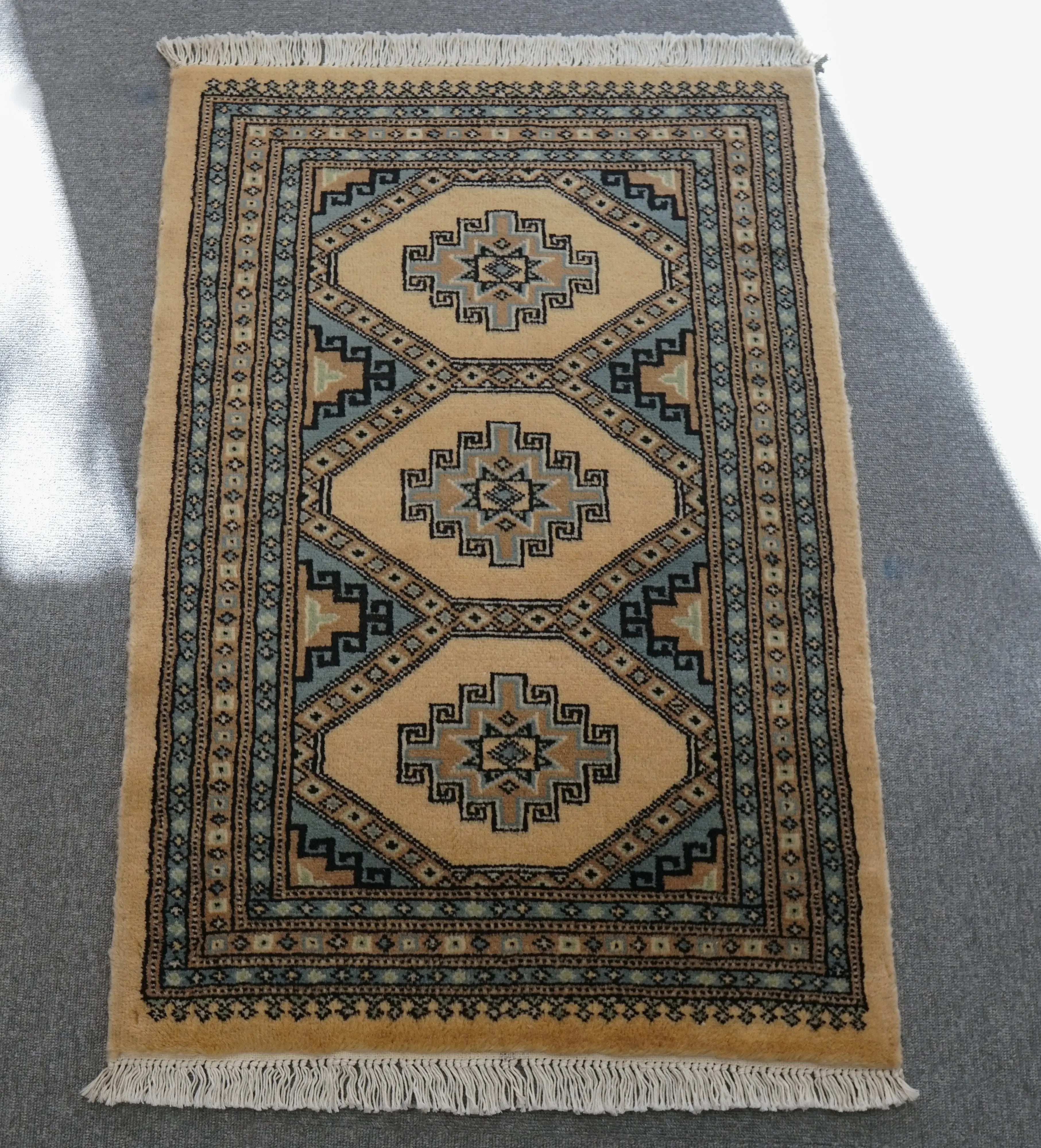 パキスタン絨毯、伝統手織りラグ、高品質ウールラグ通販、Decorworks