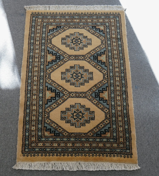 81×63cm  パキスタン手織り絨毯 Decorworks