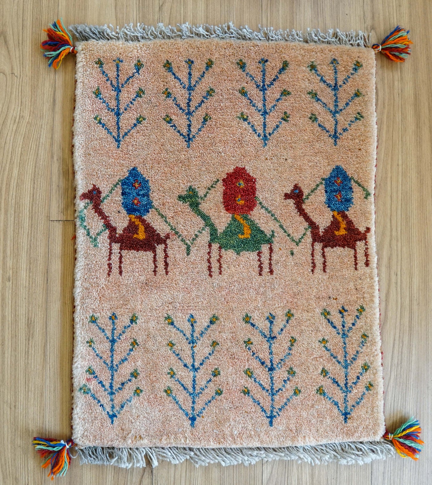 ペルシャ手織りギャッベ アマレ族 60×40cm｜ラクダモチーフ 玄関マット ナチュラルウール