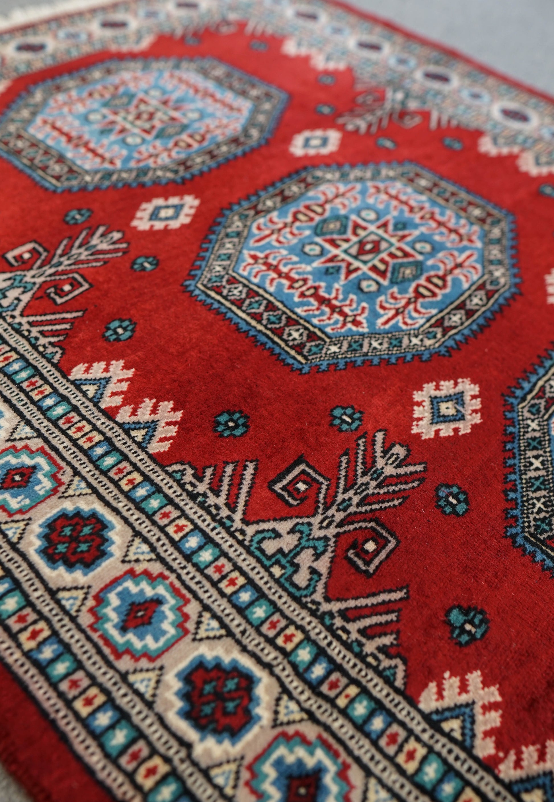  パキスタン手織り絨毯 129×78cm