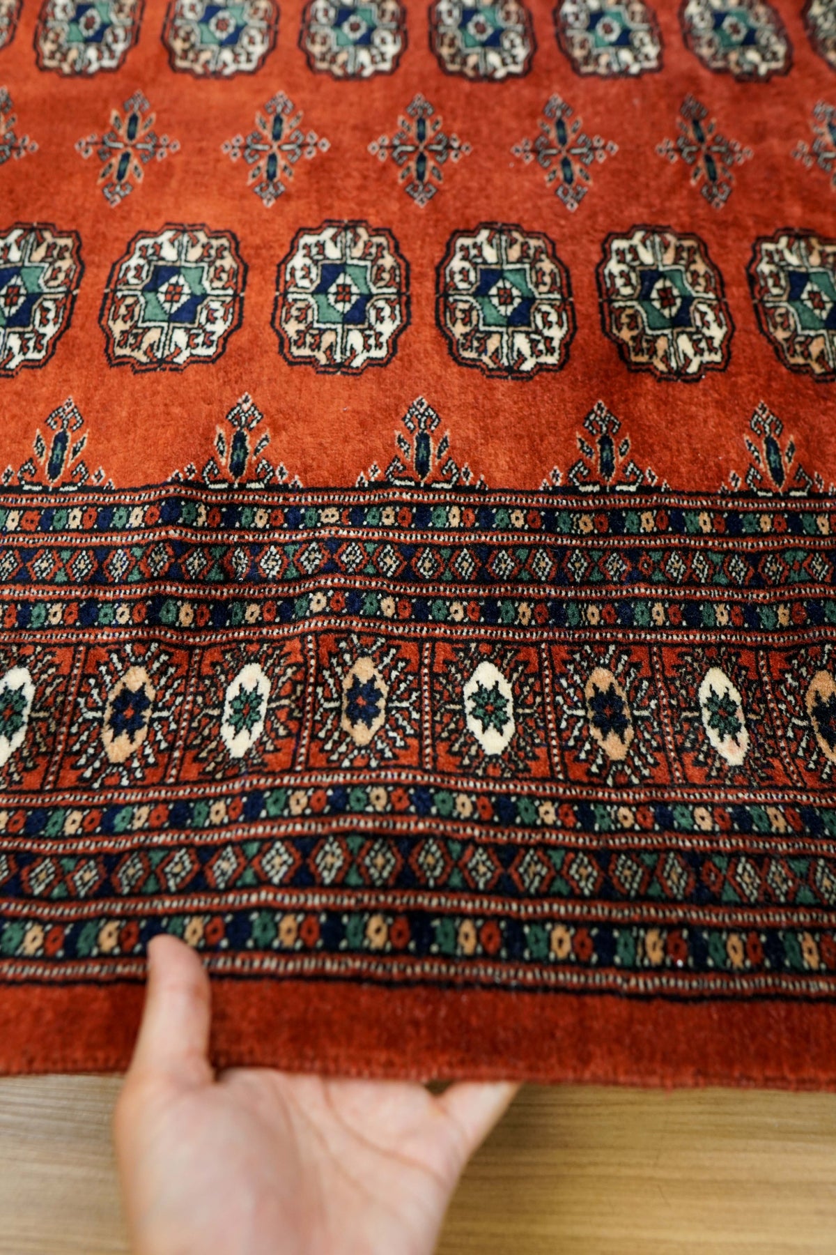  パキスタン手織り絨毯 ボハラ柄・トルクメンデザイン 203×143cm｜メリノウール
