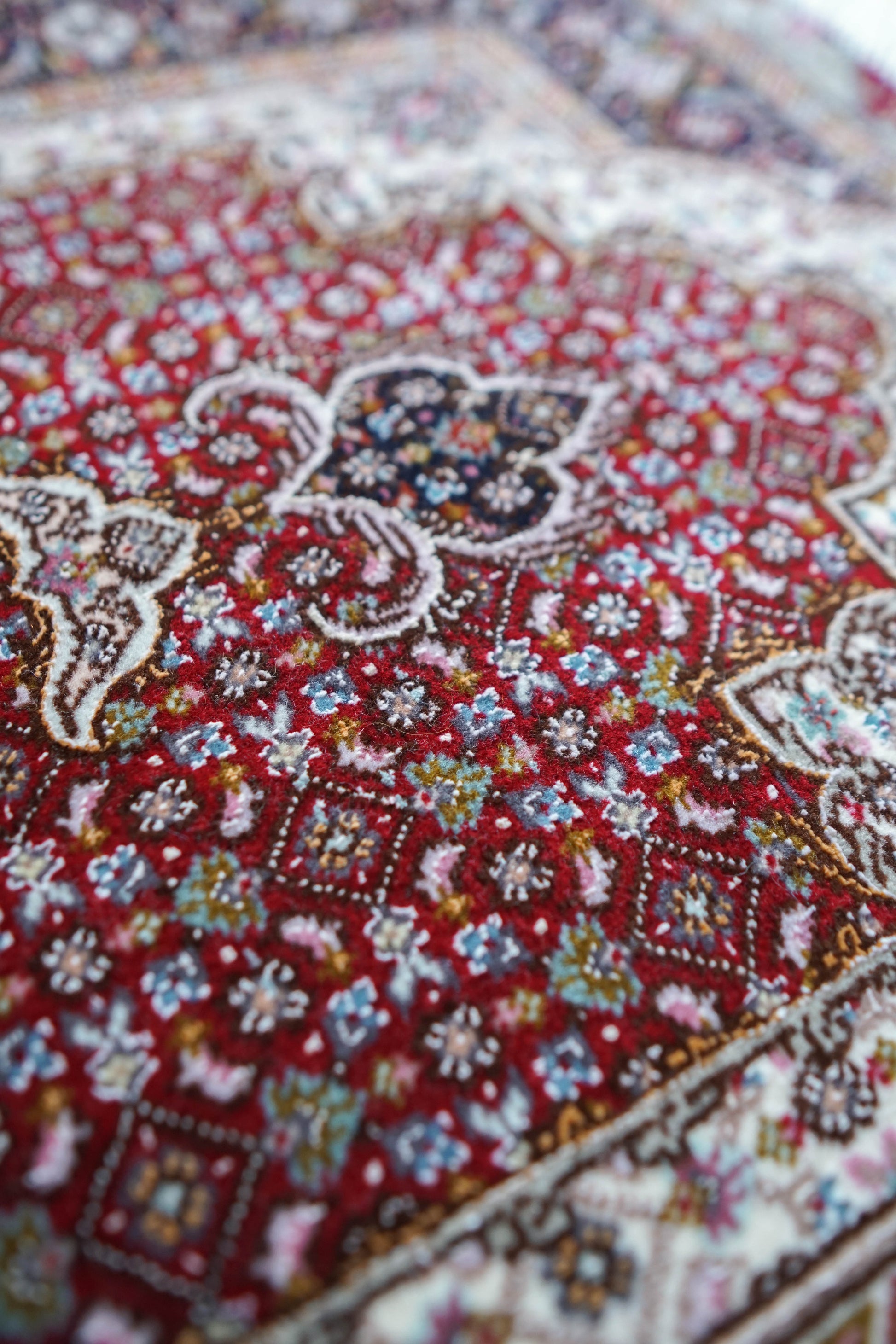  ペルシャ手織り絨毯 タブリーズ産 50RAJ 96×62cm 「マヒ文様」｜ウール＆シルク