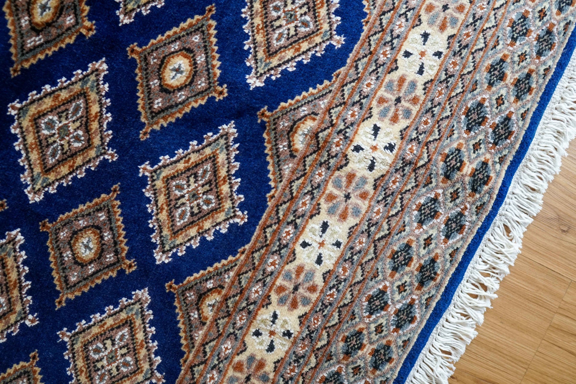  パキスタン手織り絨毯 185×126cm . トライバルラグ