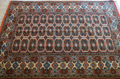  手織り ペルシャ絨毯 トルクメン ボハラ 174×120cm｜伝統のギュル文様が美しい一枚