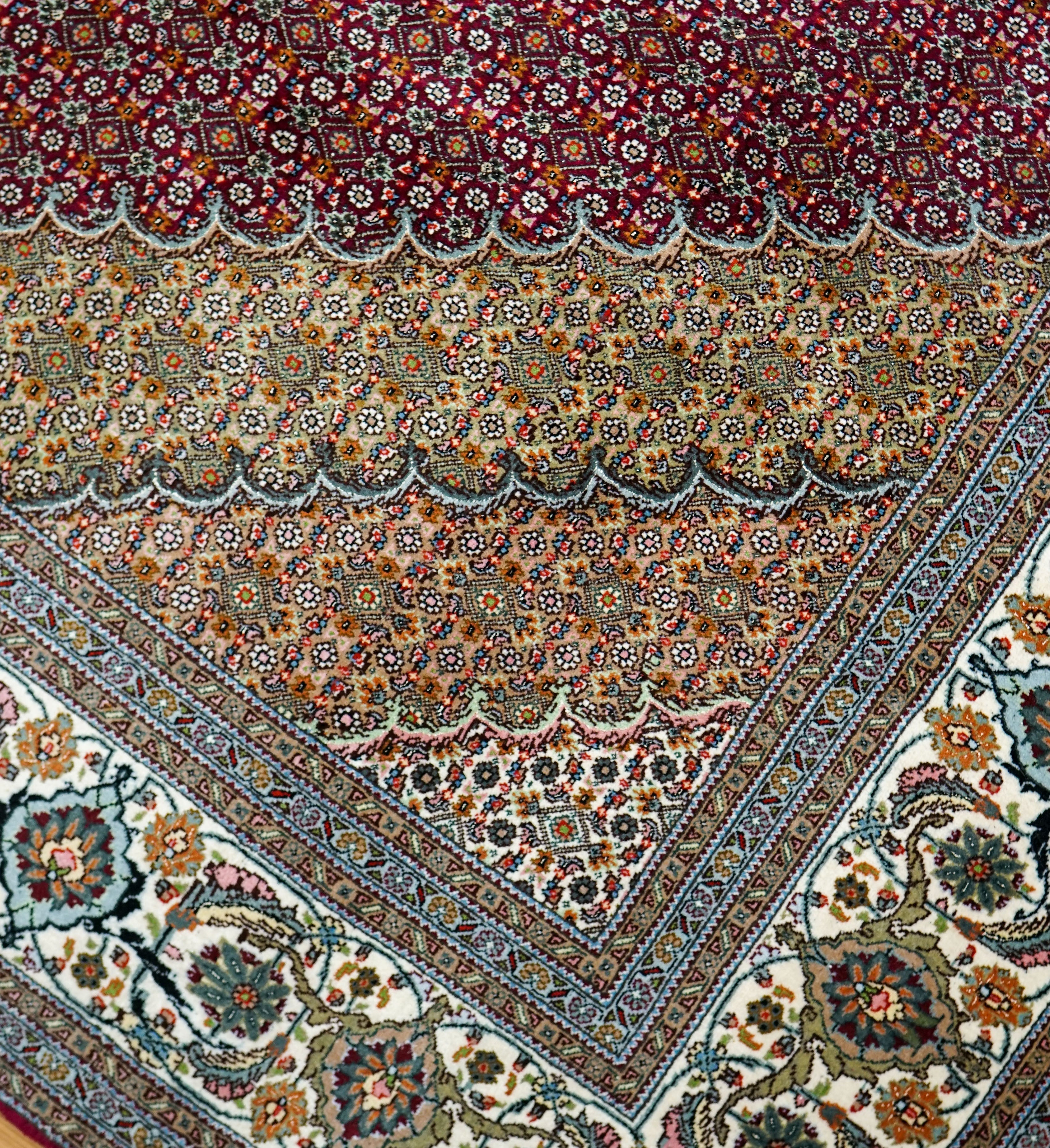 ペルシャ手織り絨毯 タブリーズ産 305×205cm マヒ柄 – Decorworks