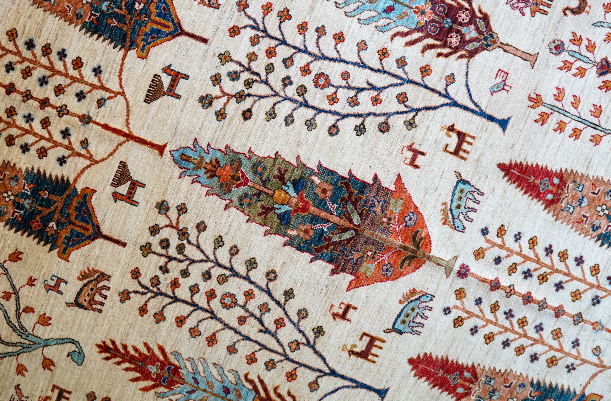  アフガニスタン 手織りガズニギャッベ 203×154cm｜草木染め・生命の木と動物文様