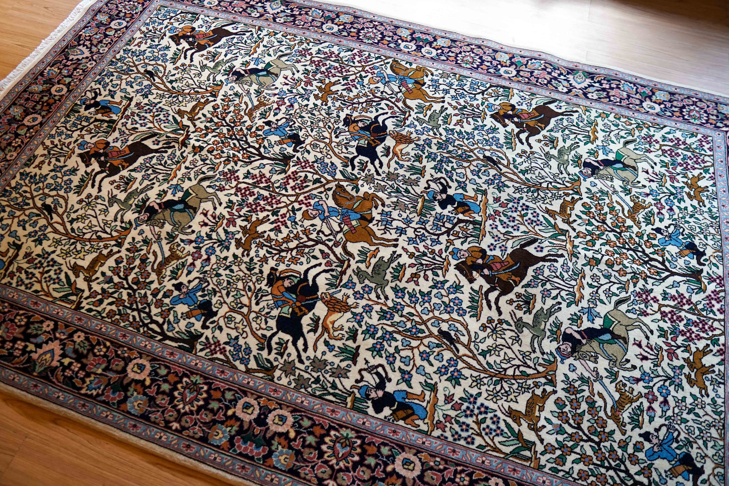  ペルシャ絨毯 タブリーズ産 シカルガー（狩猟図）デザイン 218×140cm 手織りラグ