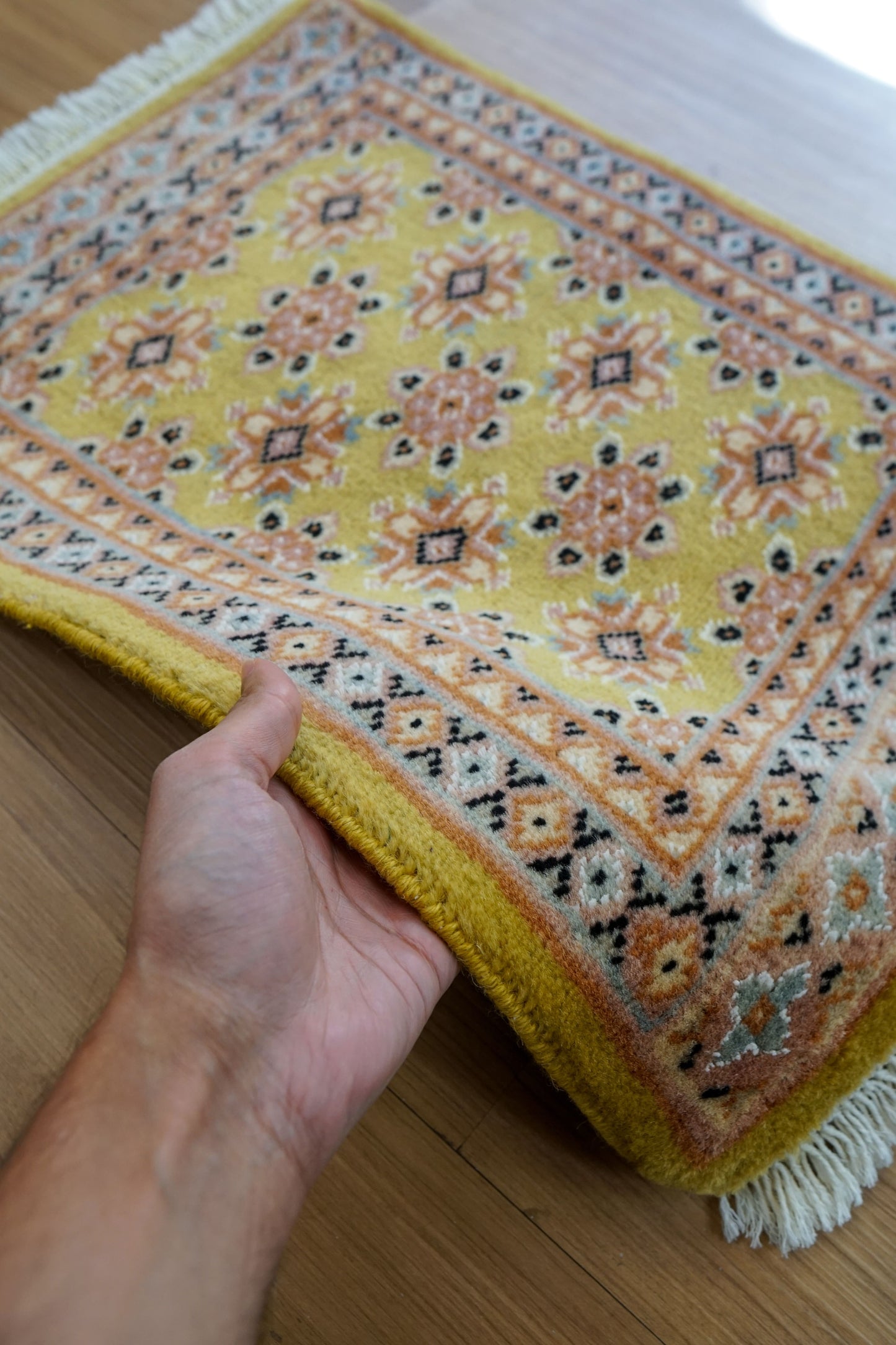  パキスタン手織り絨毯 62×47cm