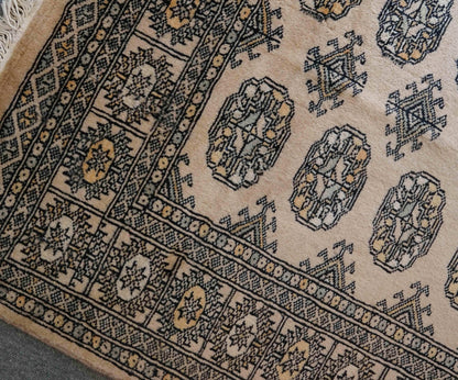  パキスタン手織り絨毯 155×94cm