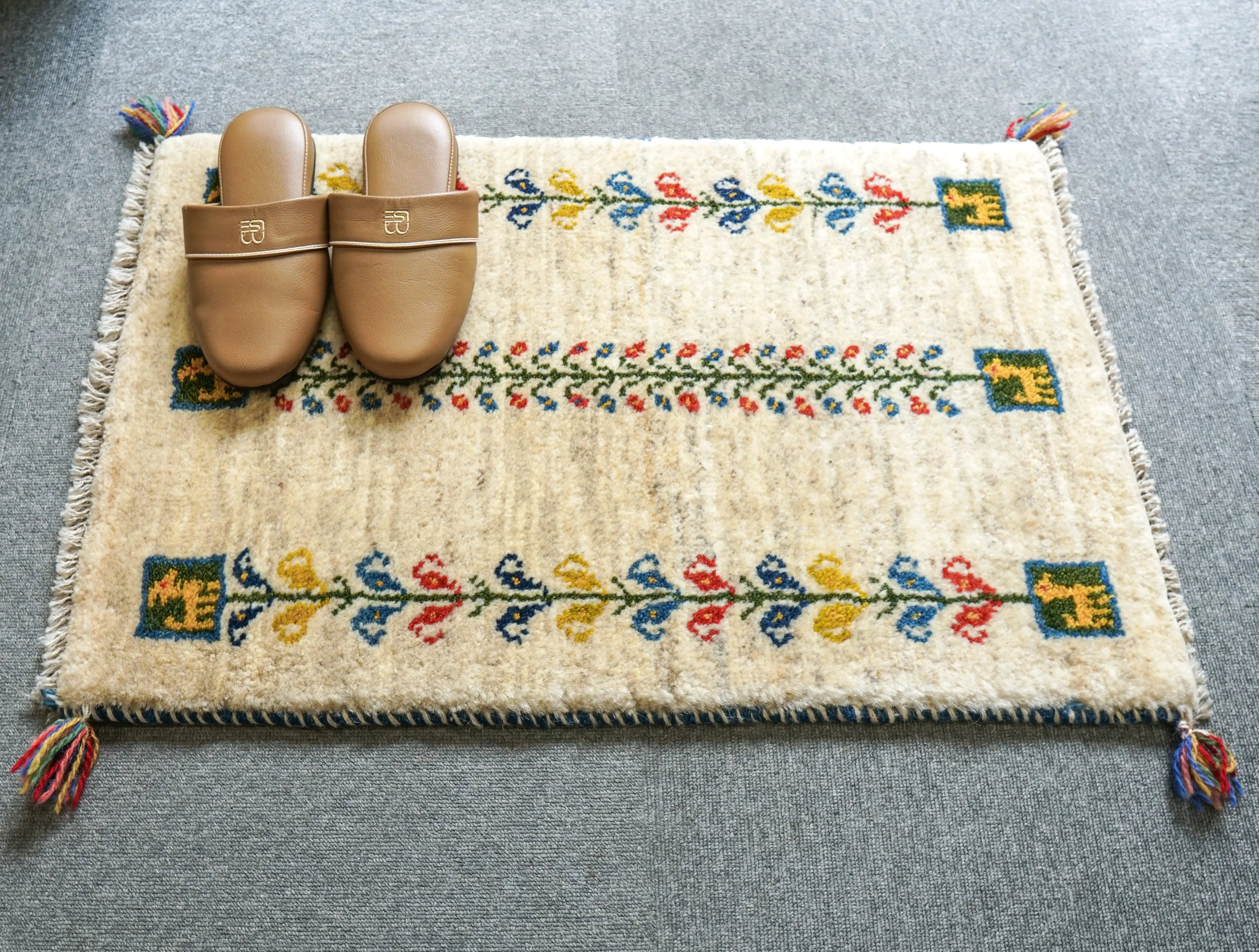 ギャッベ ペルシャ絨毯 手織り天然ウール100％使用素朴で温もりある