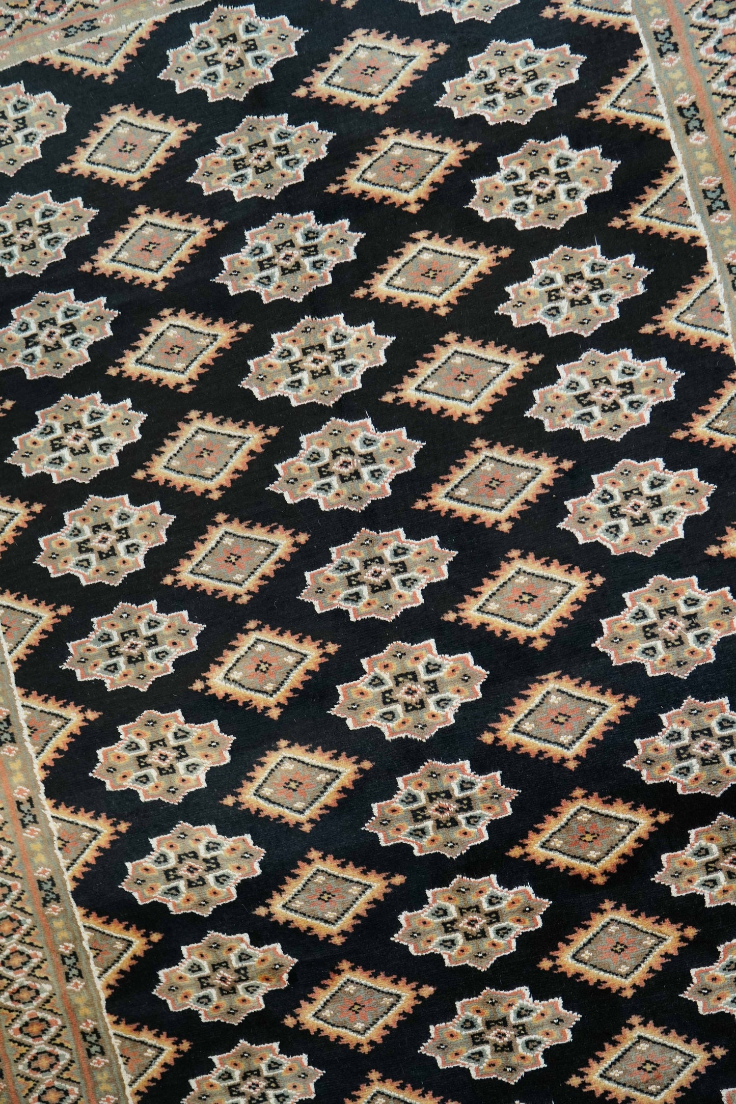  パキスタン手織り絨毯 185×120cm