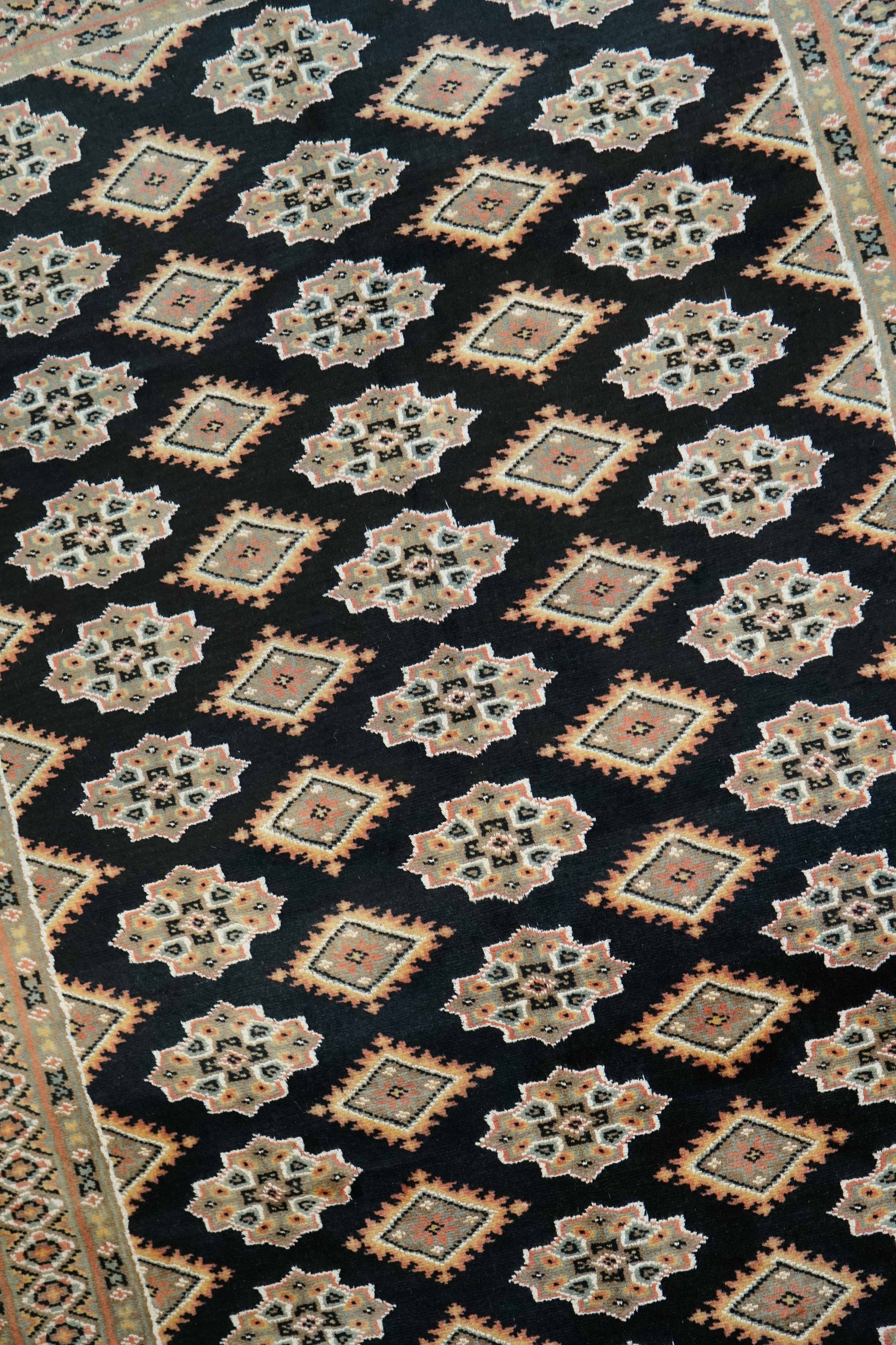  パキスタン手織り絨毯 185×120cm