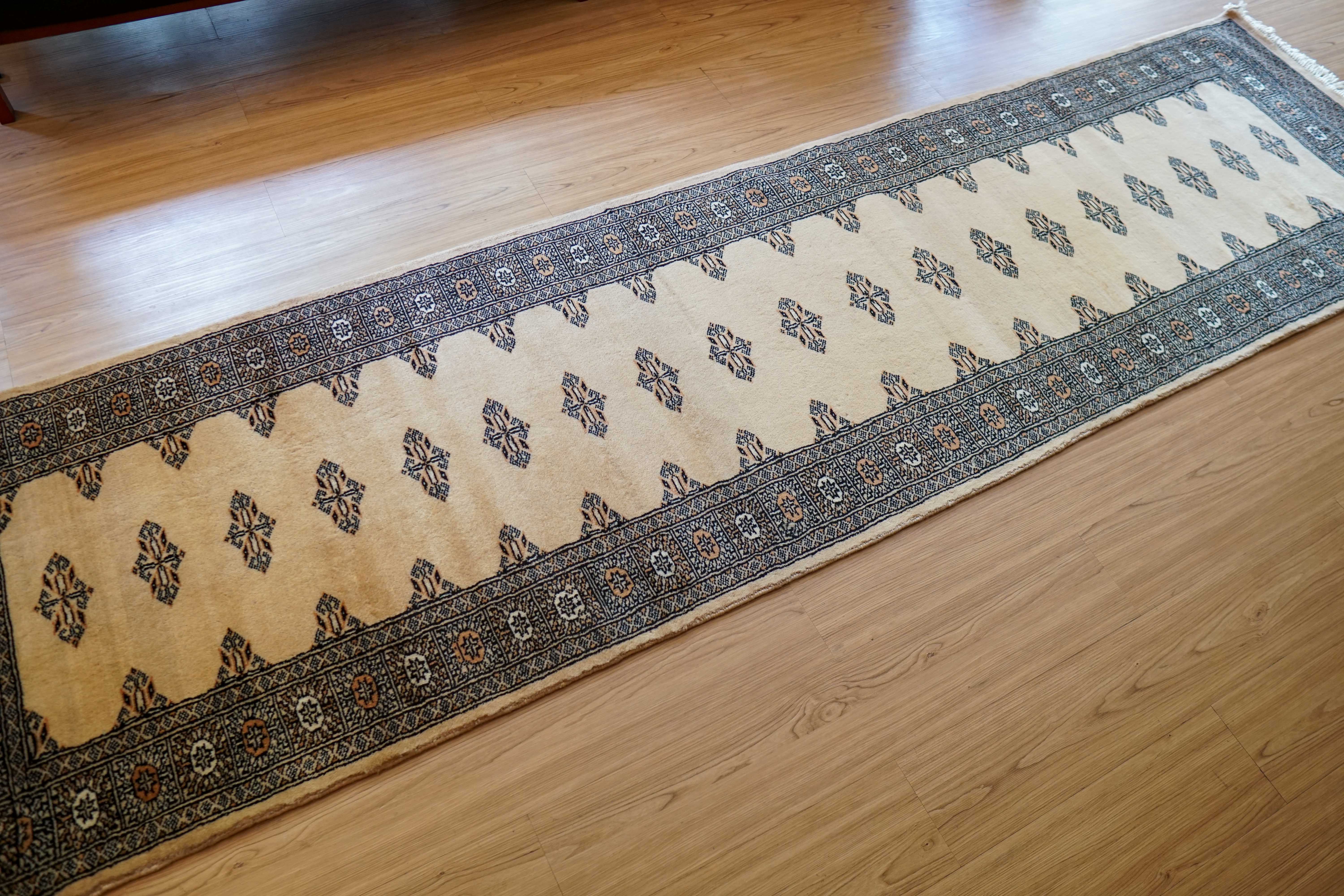 パキスタン手織り絨毯 ランナー 302×79cm｜バタフライモチーフ 手織り