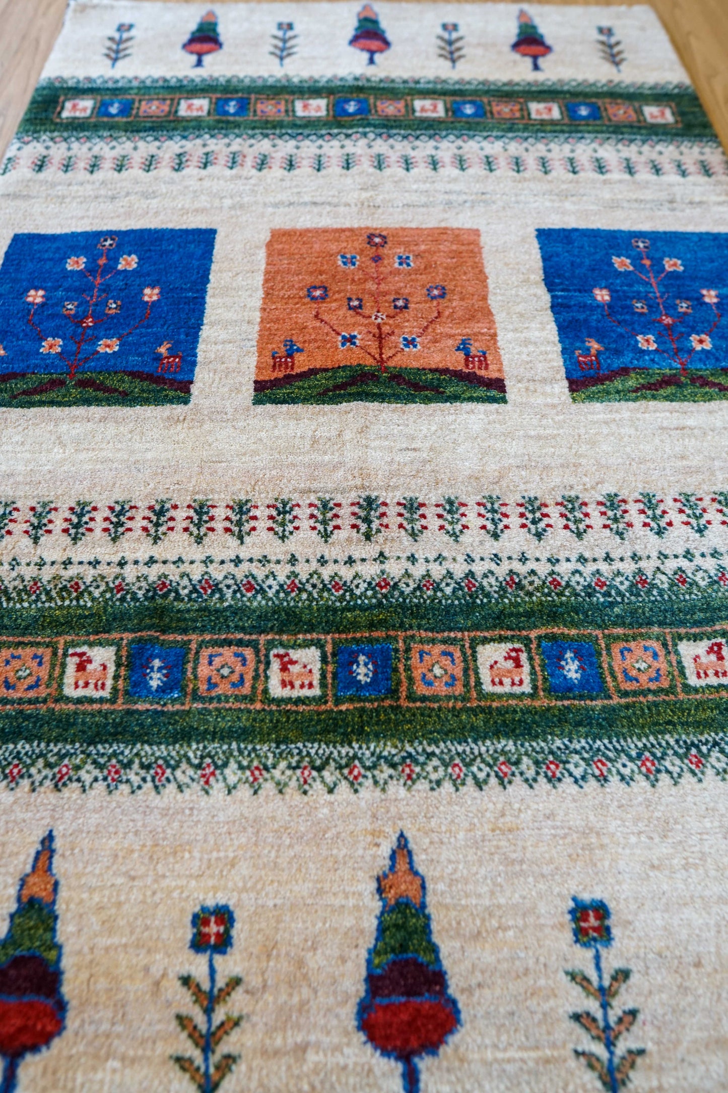 ペルシャ絨毯 カシュクリ ギャッベ リズバフトギヤべ 128×87cm