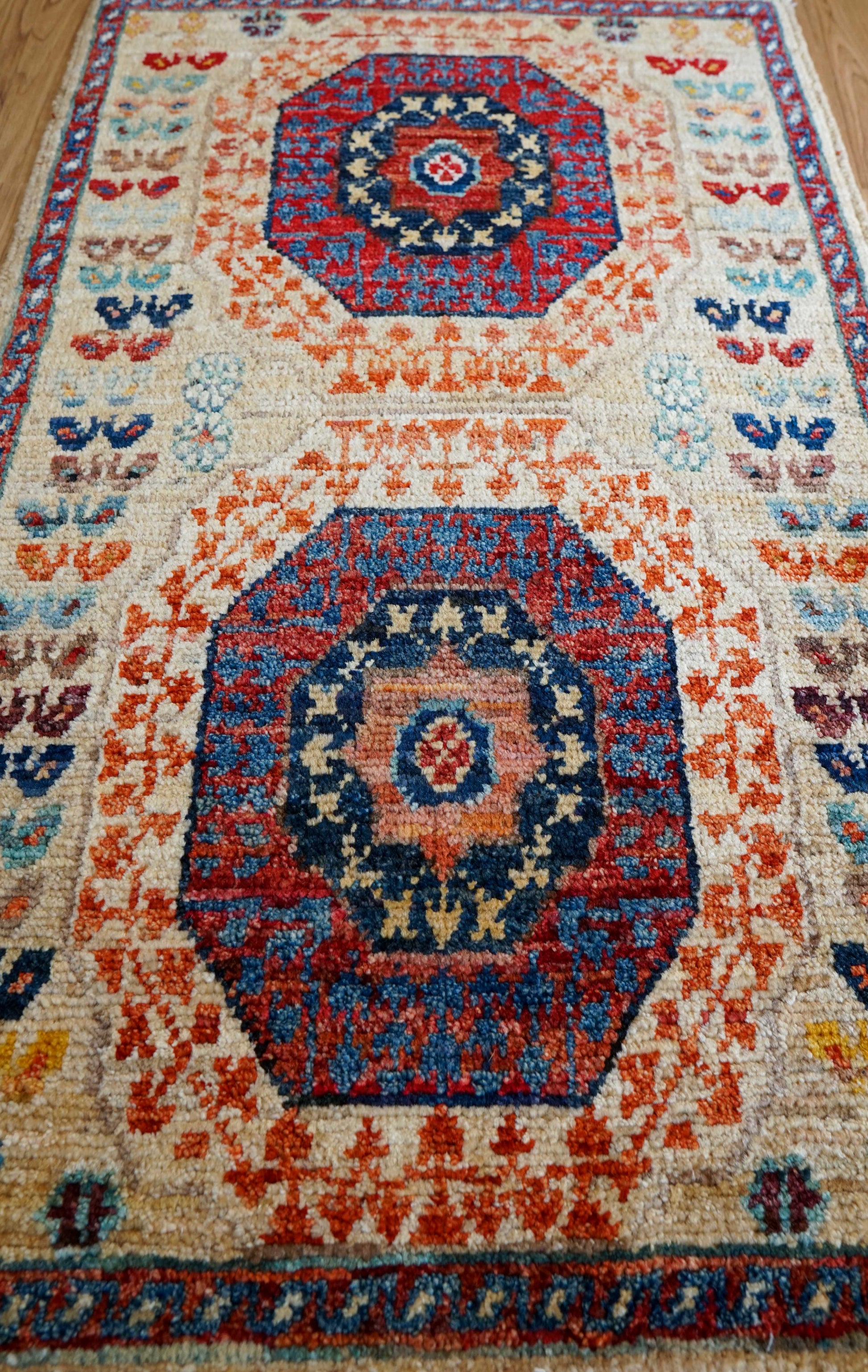  アフガン ガズニー手織り絨毯 ベージュ×レッド 92×56cm