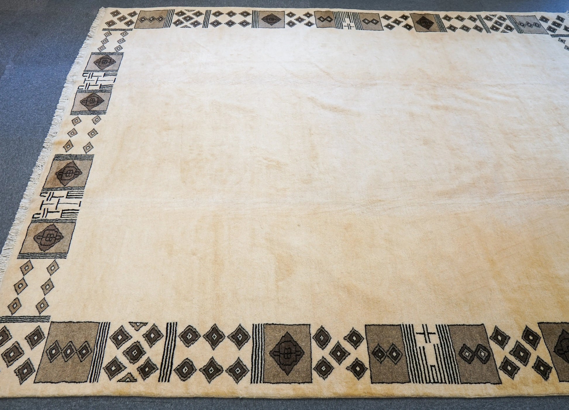 パキスタン絨毯　259×200cm Decorworks