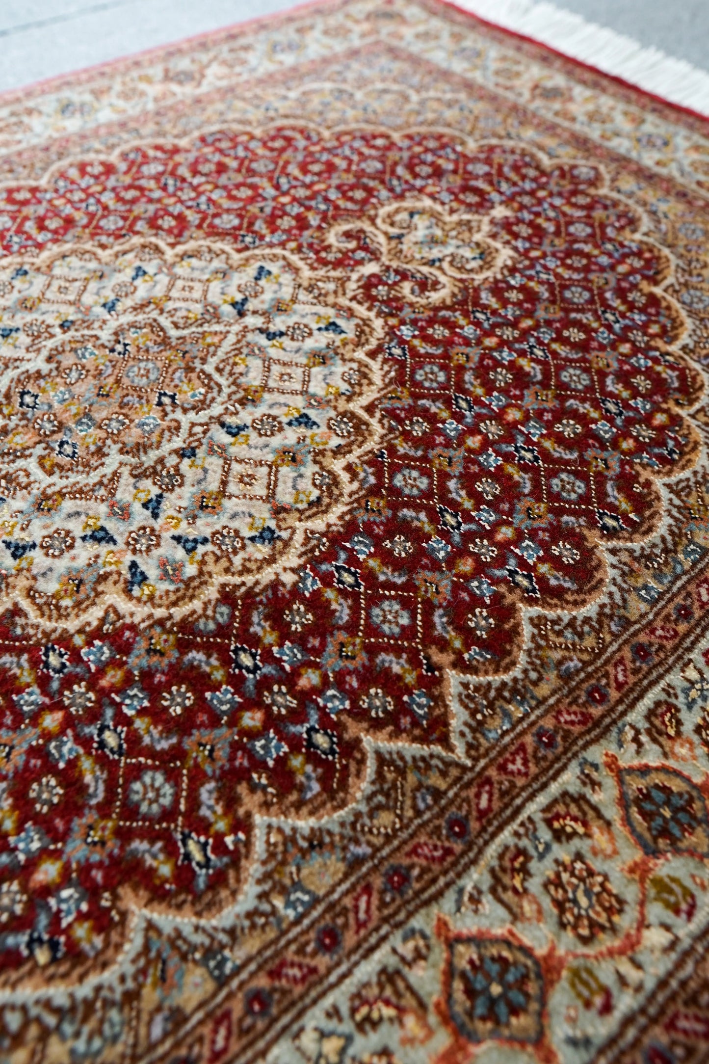 88×61cm【ペルシャ手織り絨毯 タブリーズ産　50RAJ】 Decorworks