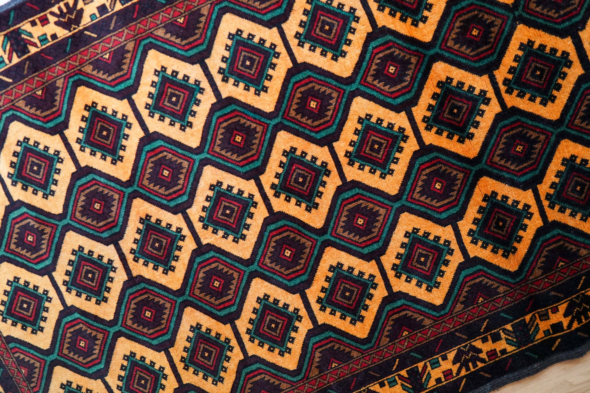  ペルシャ トライバルラグ（トルクメン族）180×113cm