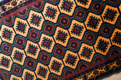  ペルシャ トライバルラグ（トルクメン族）180×113cm