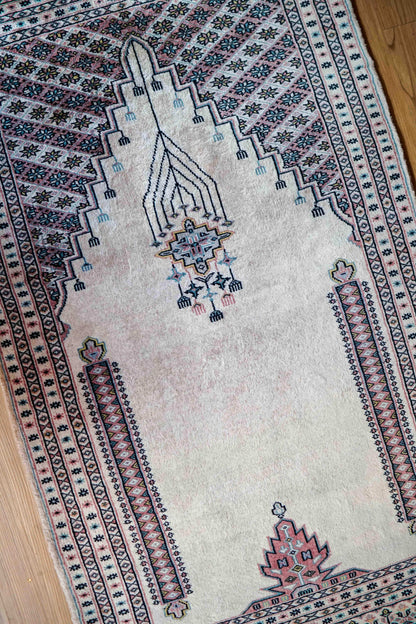 パキスタン手織り絨毯 ミフラーブデザイン 130×75cm
