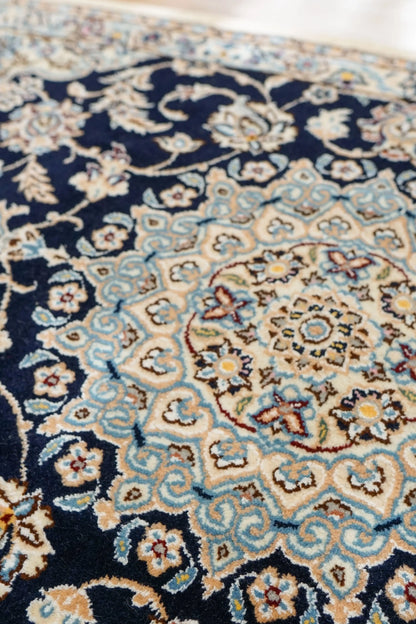  ペルシャ絨毯 ナイン産 121×79cm｜ネイビー基調