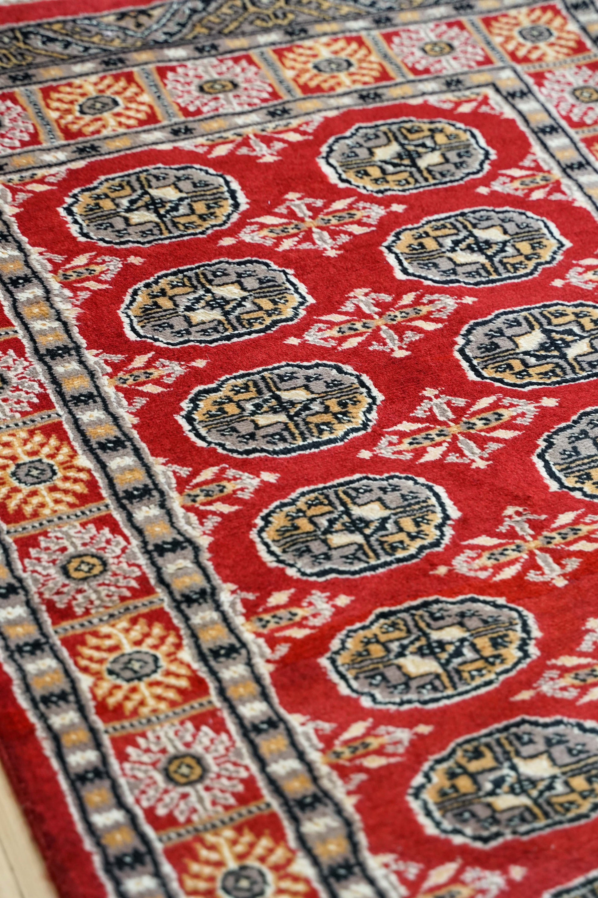  パキスタン手織り絨毯 トルクメンボハラ トライバルラグ 130×80cm