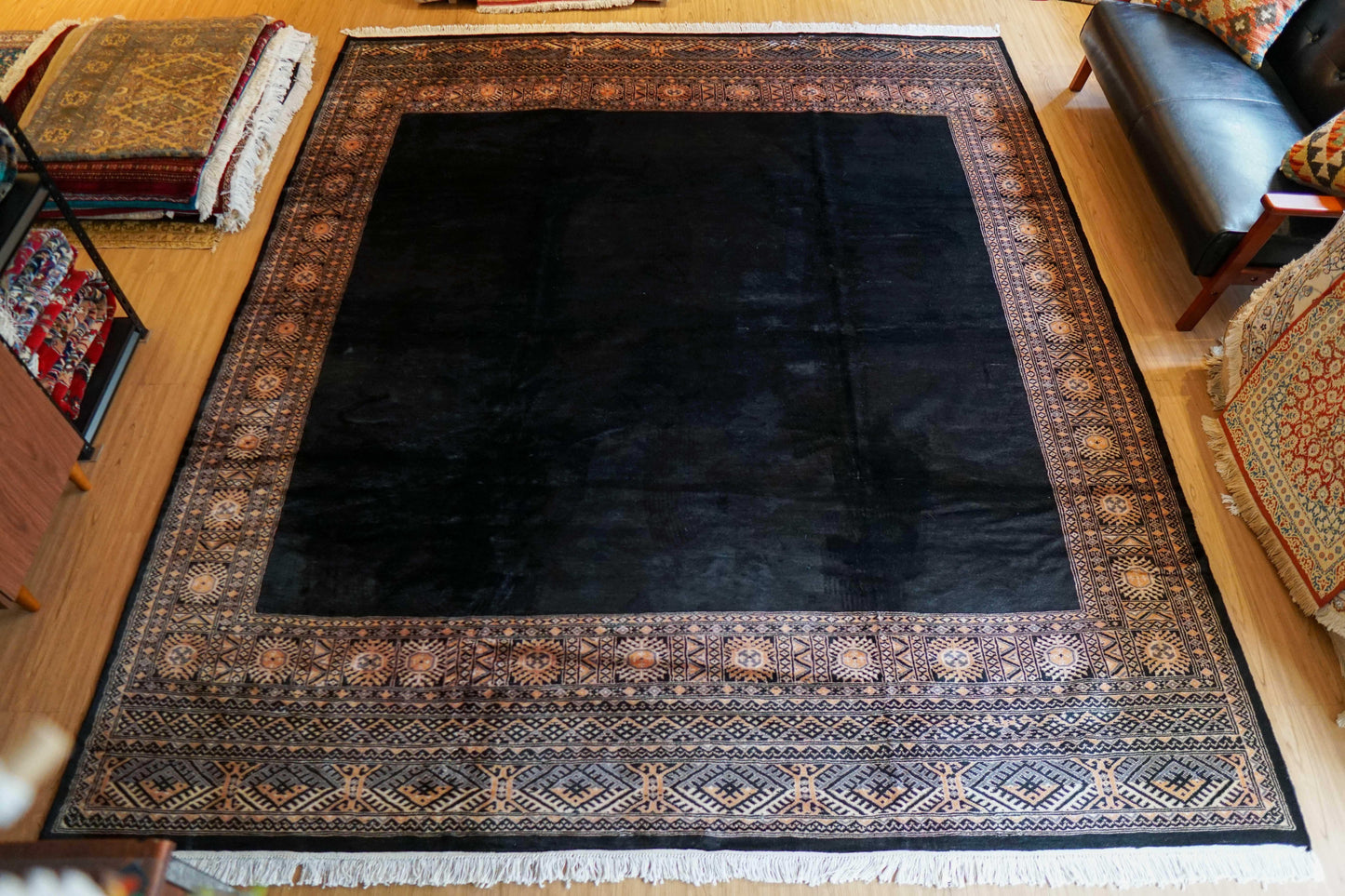  パキスタン手織り絨毯 293×254cm