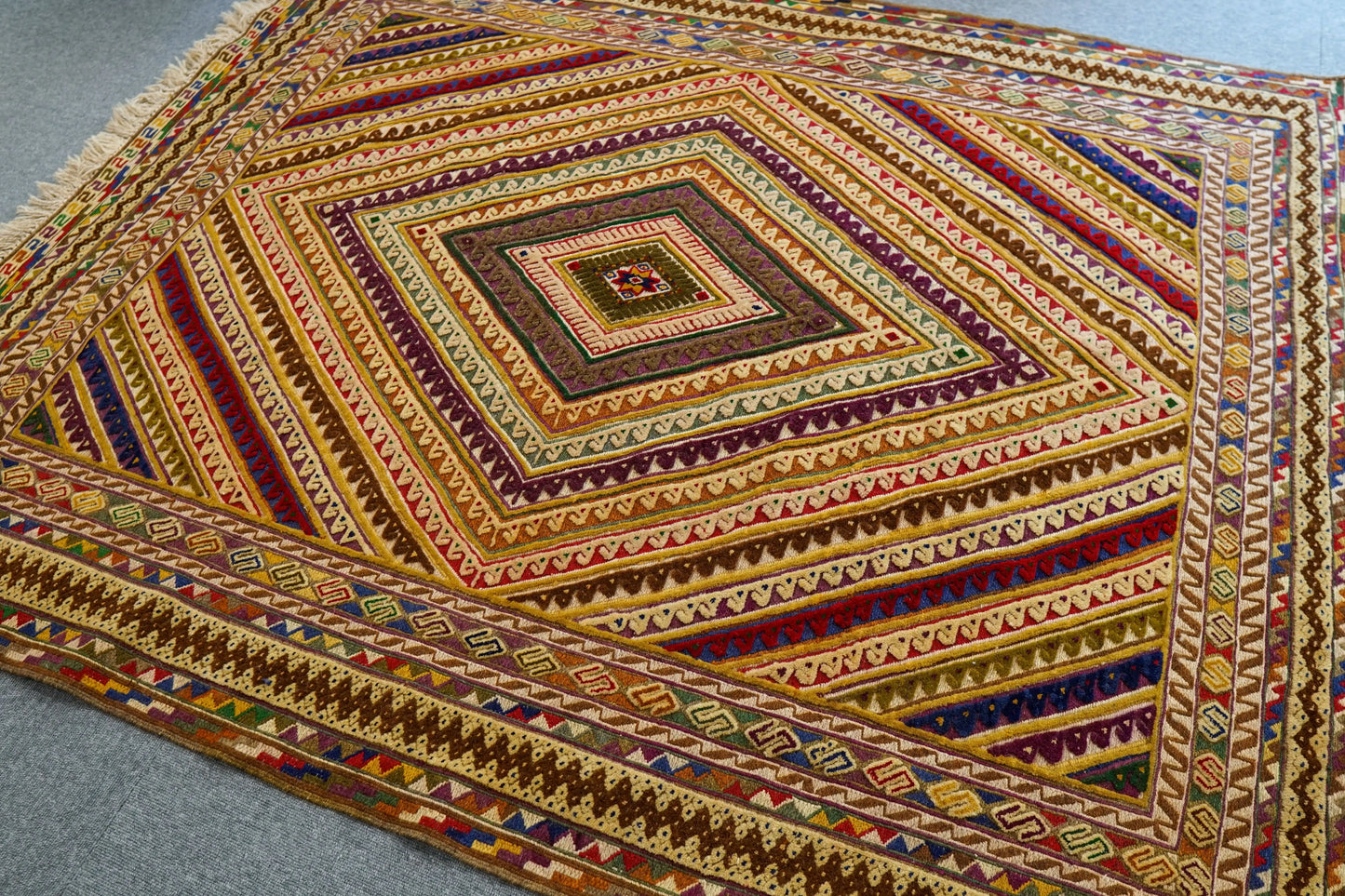 175×148cm   手織りマシュワニキリム絨毯 Decorworks