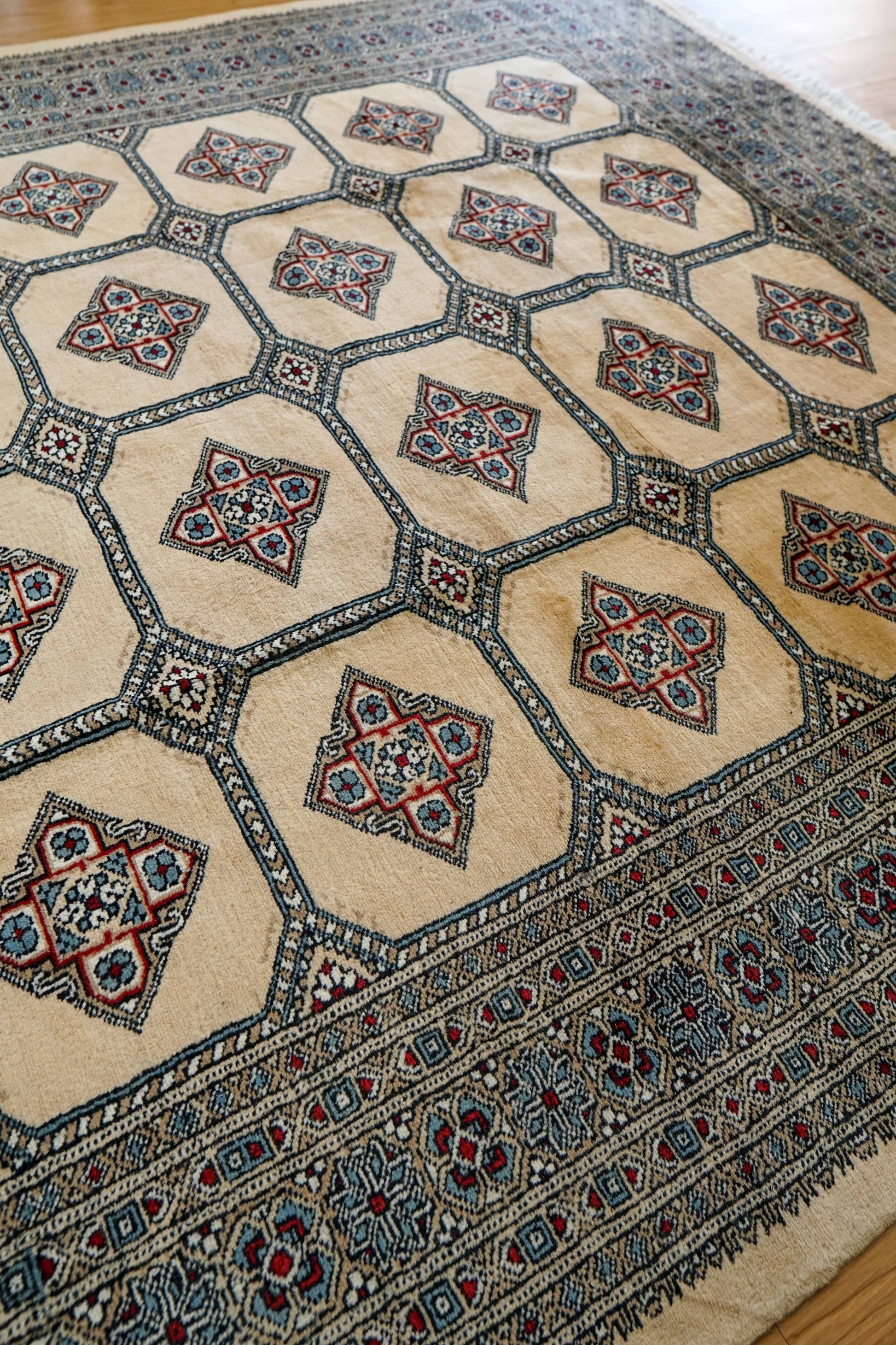  パキスタン手織り絨毯 ジャルダールデザイン ウールラグ 233×196cm