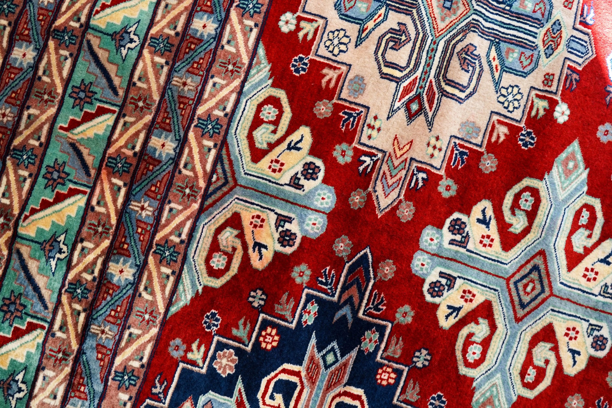 パキスタン絨毯　219×205cm Decorworks