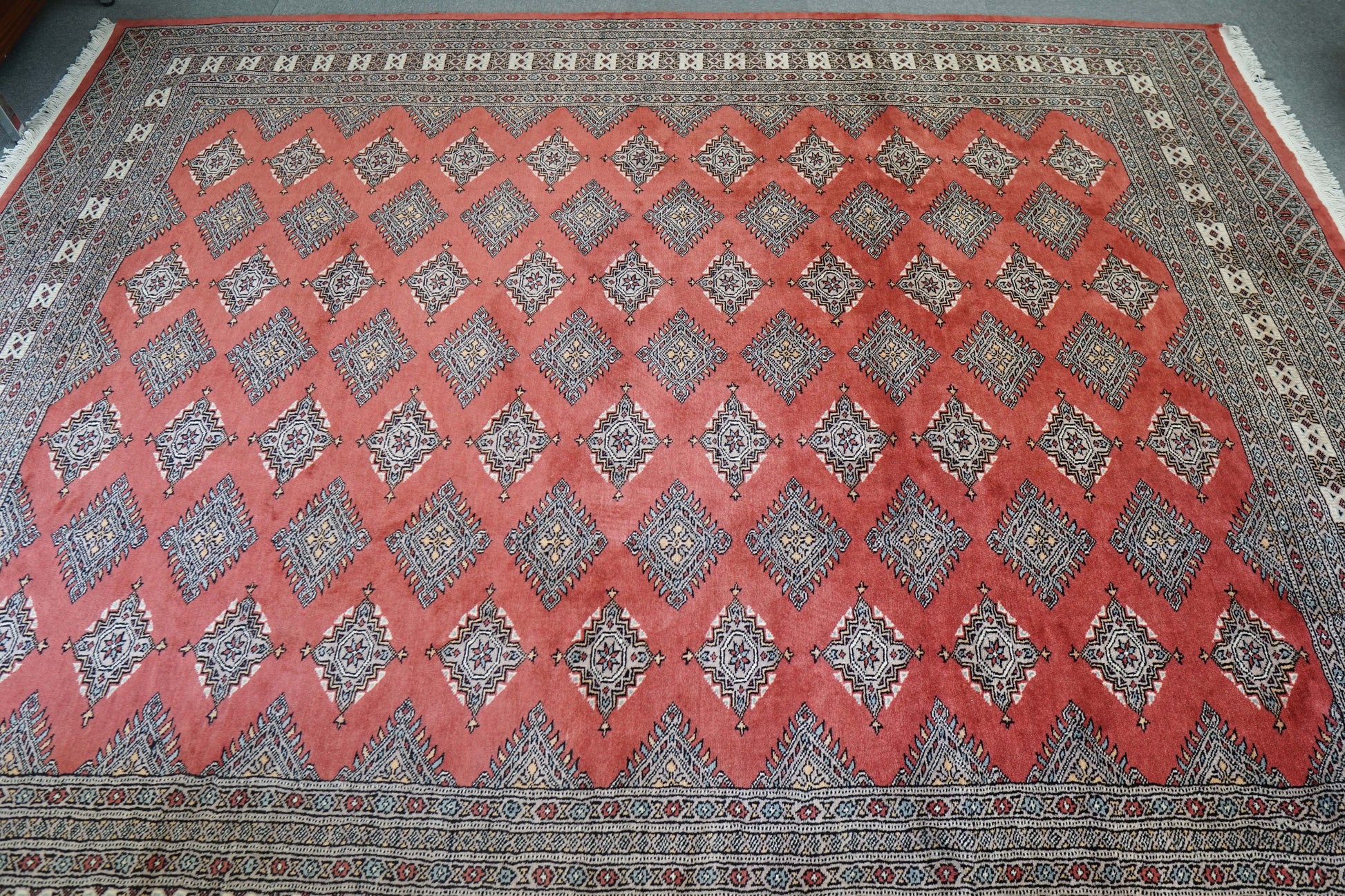 Collection パキスタン手織り絨毯 302×245cm トライバルデザイン ウールラグ