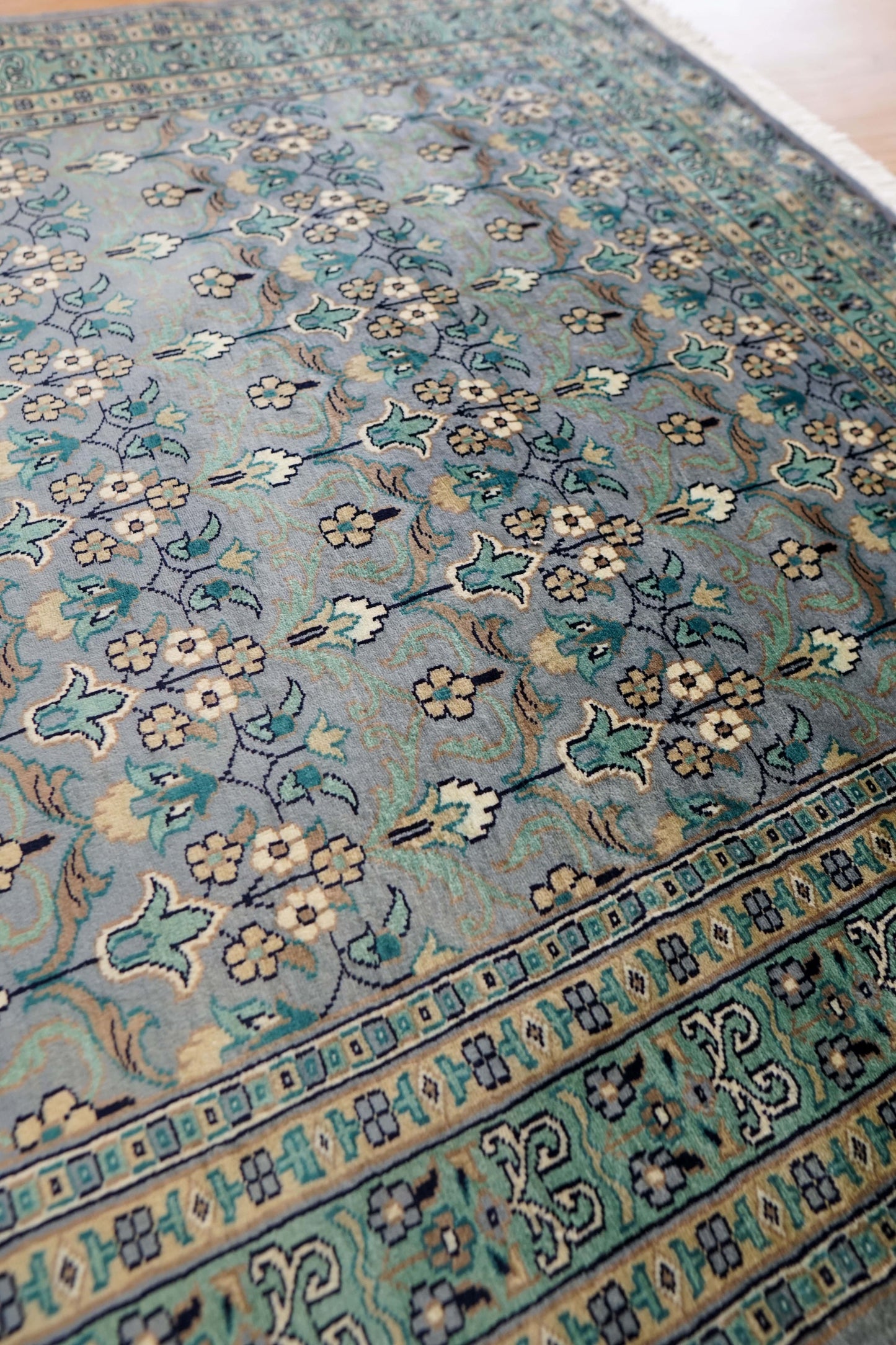  パキスタン手織り絨毯 175×127cm