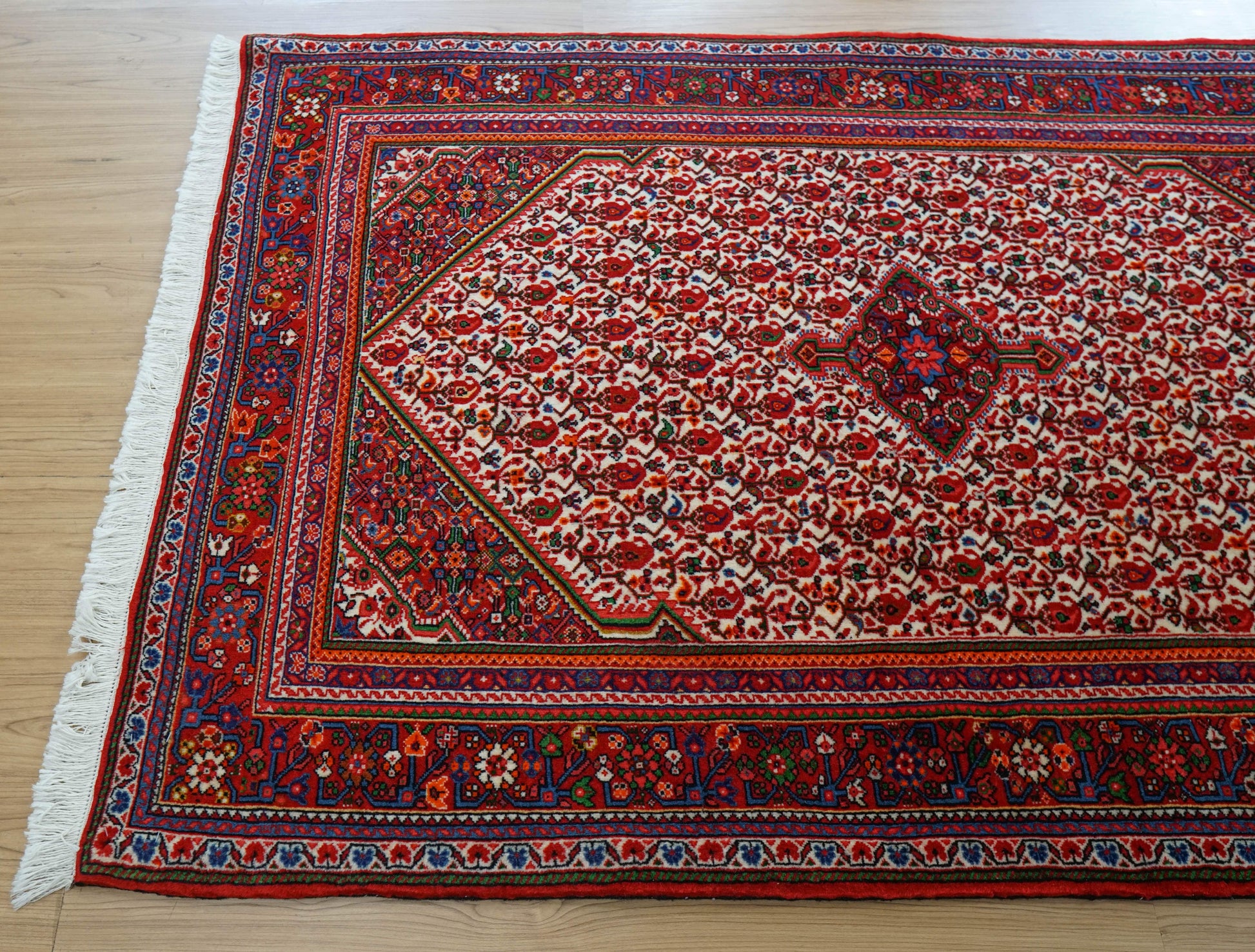  ペルシャ絨毯 ジョーザン産 165×108cm  伝統の花文様が織りなす上質ウールラグ