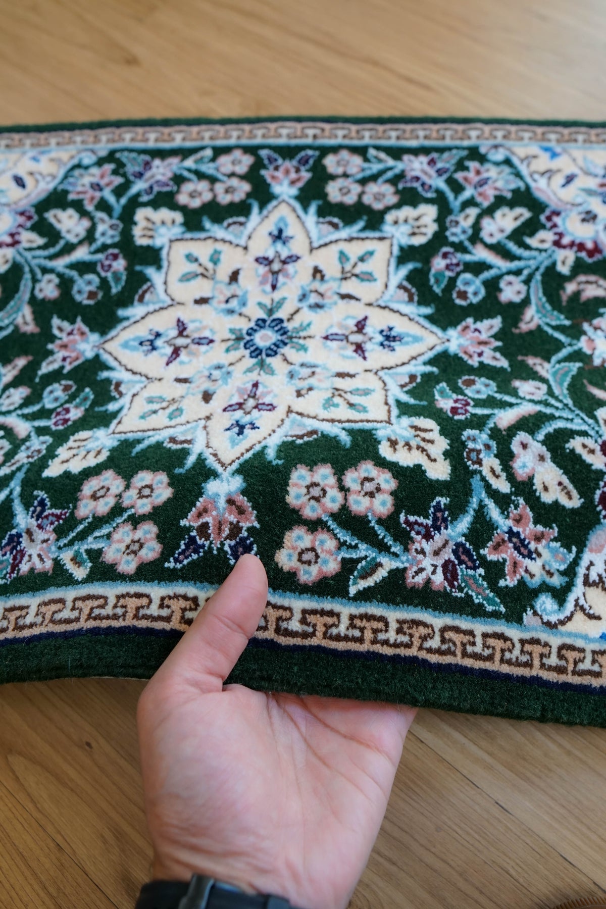  手織りペルシャ絨毯 ナイン産 60×42cm ミニラグ