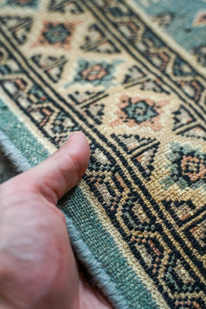  パキスタン手織り絨毯 144×92cm