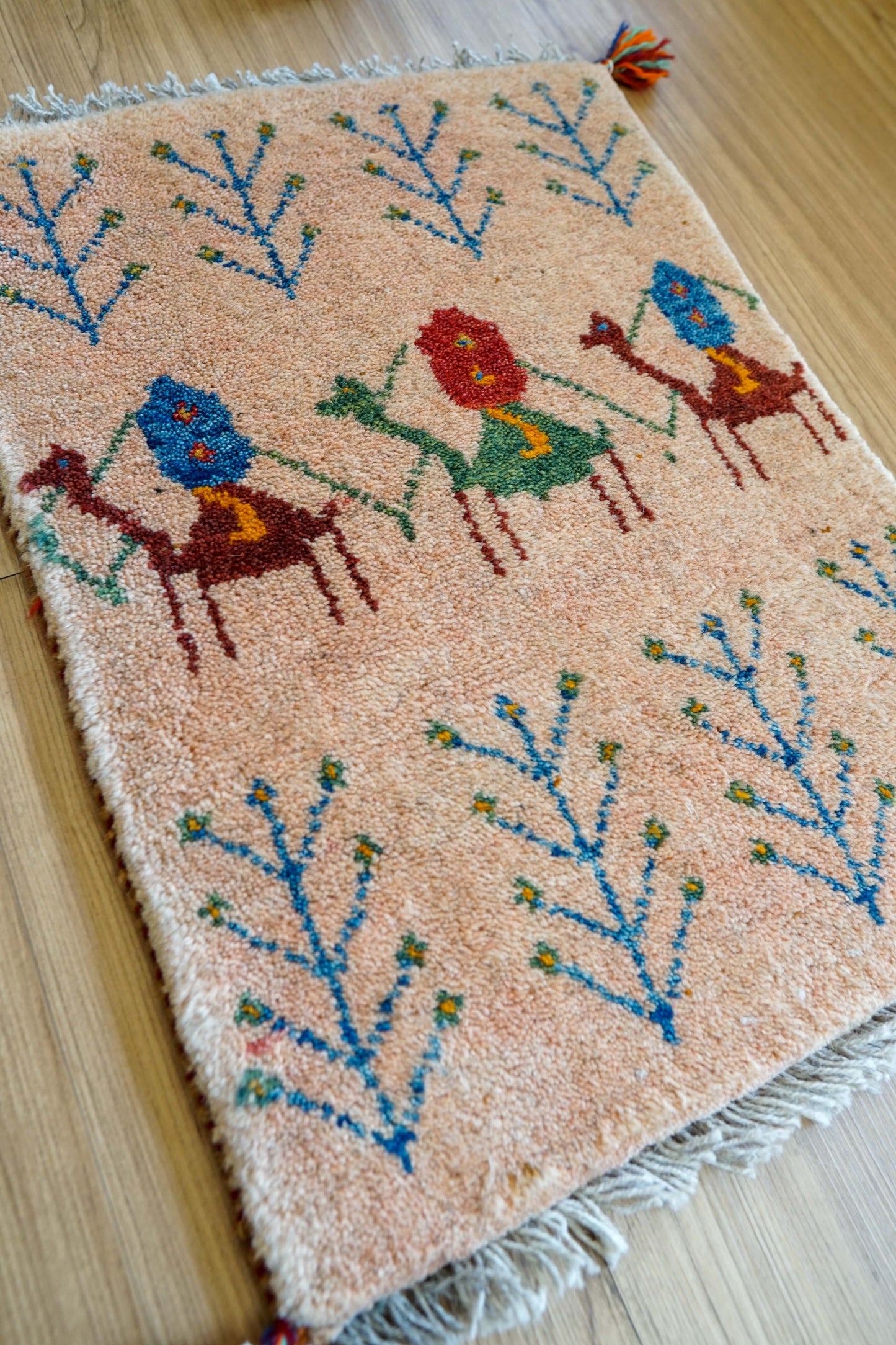 ペルシャ手織りギャッベ アマレ族 60×40cm｜ラクダモチーフ 玄関マット ナチュラルウール