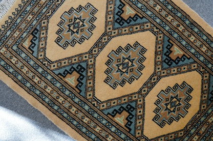 81×63cm  パキスタン手織り絨毯 Decorworks