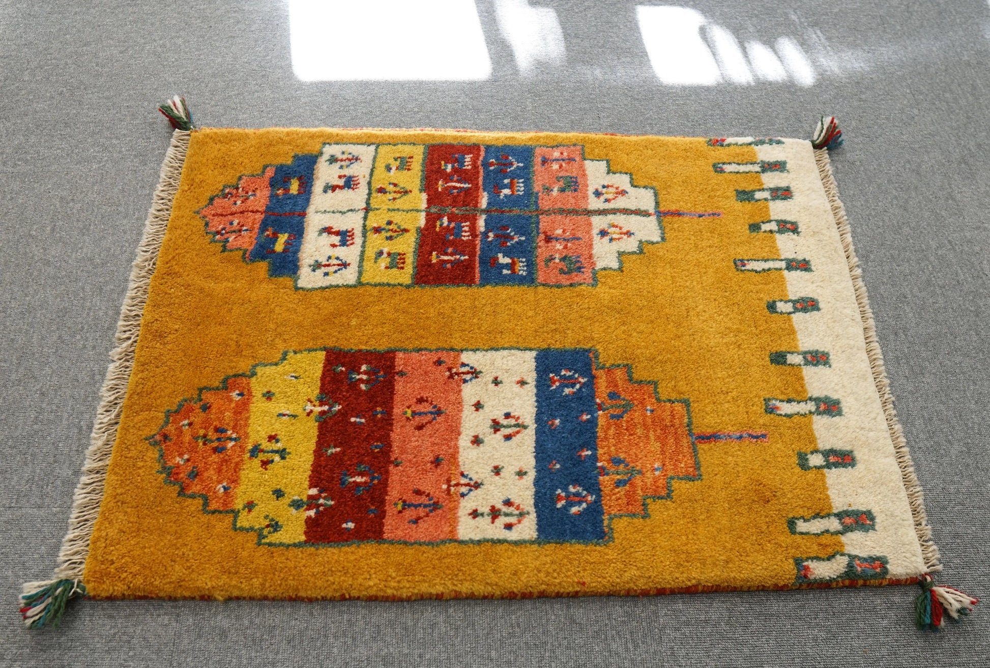 89×66cm　【ペルシャ絨毯 手織りギャッベ】 Decorworks