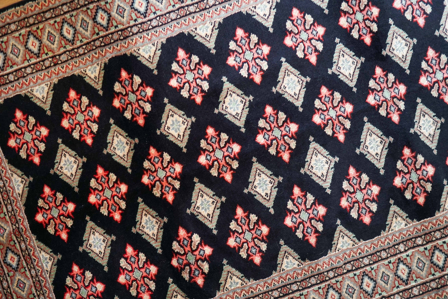 パキスタン手織り絨毯 181×121cm　