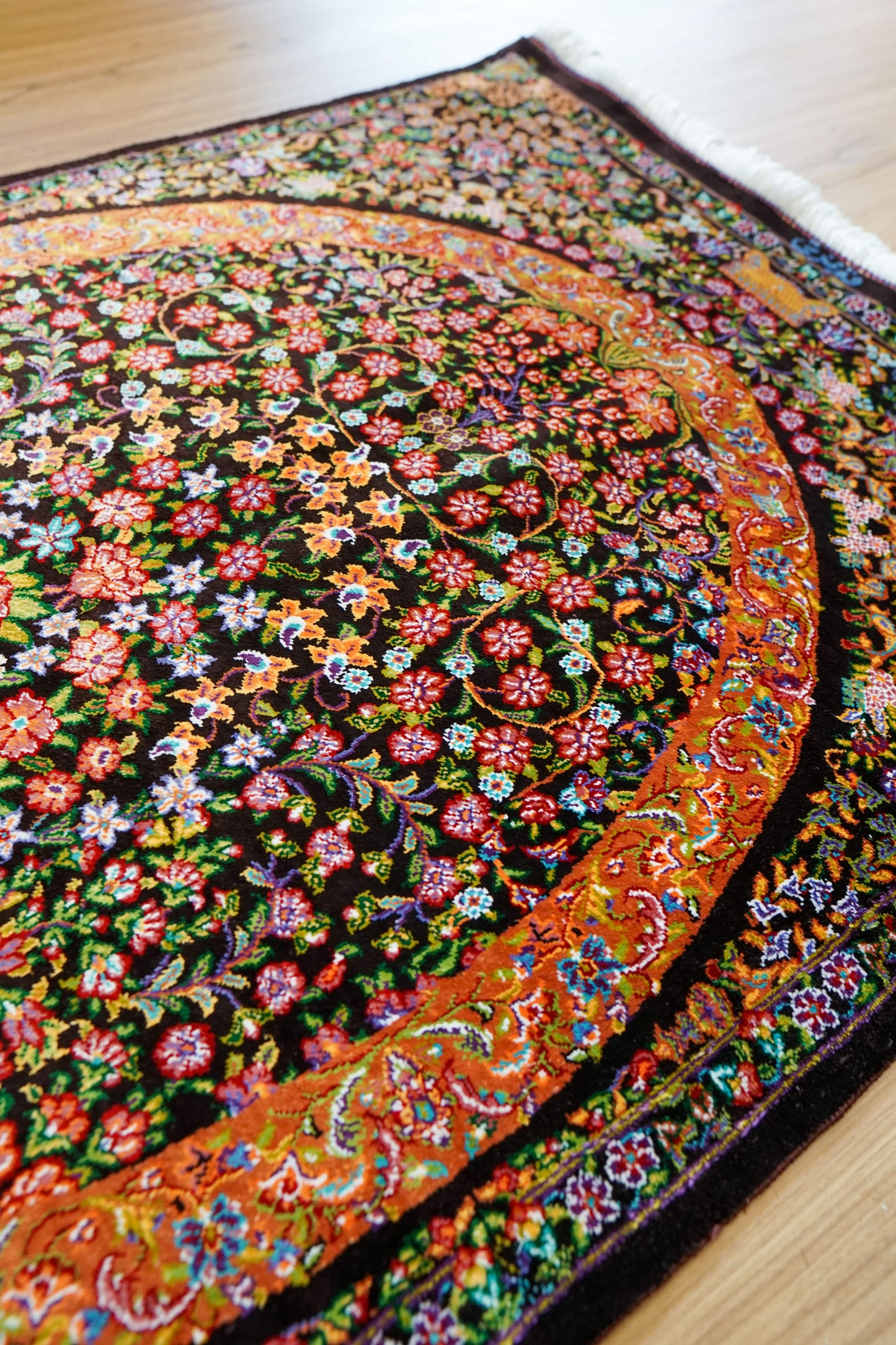  90×60cm　 ペルシャ絨毯　クム産　イザテイ房　　