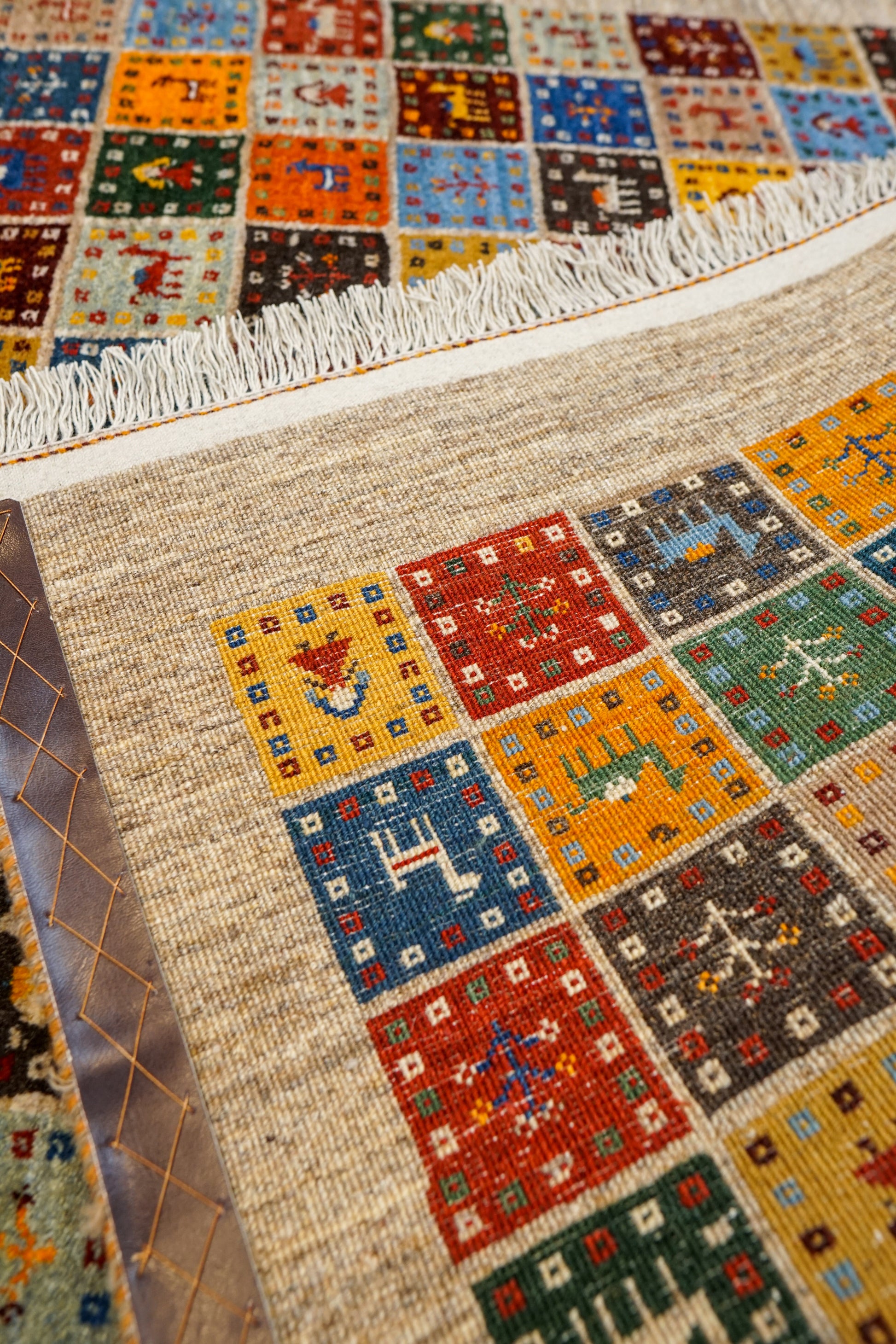  ペルシャ絨毯 手織りカシュクリギャッベ 188×118cm リズバフト