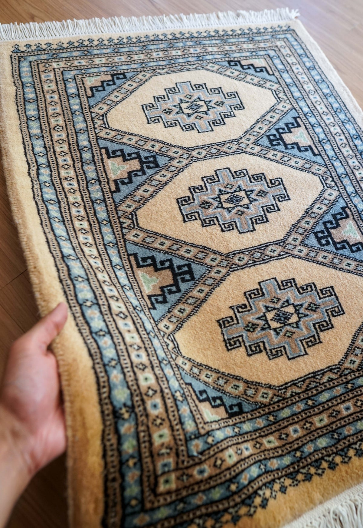  81×63cm  パキスタン手織り絨毯