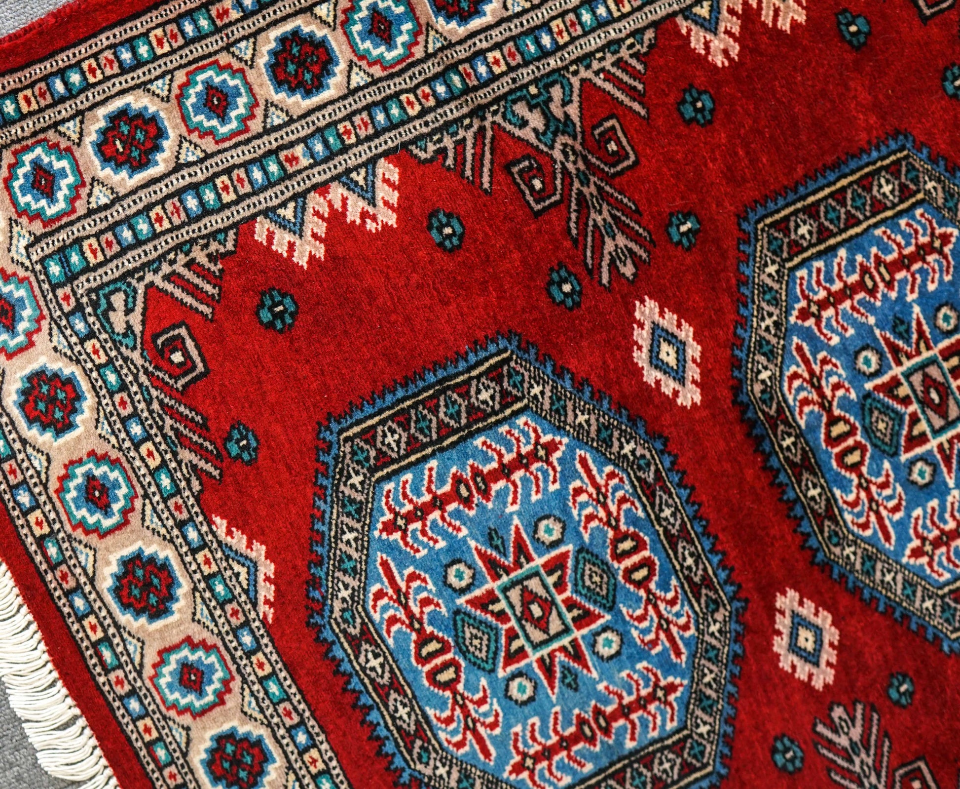  パキスタン手織り絨毯 129×78cm