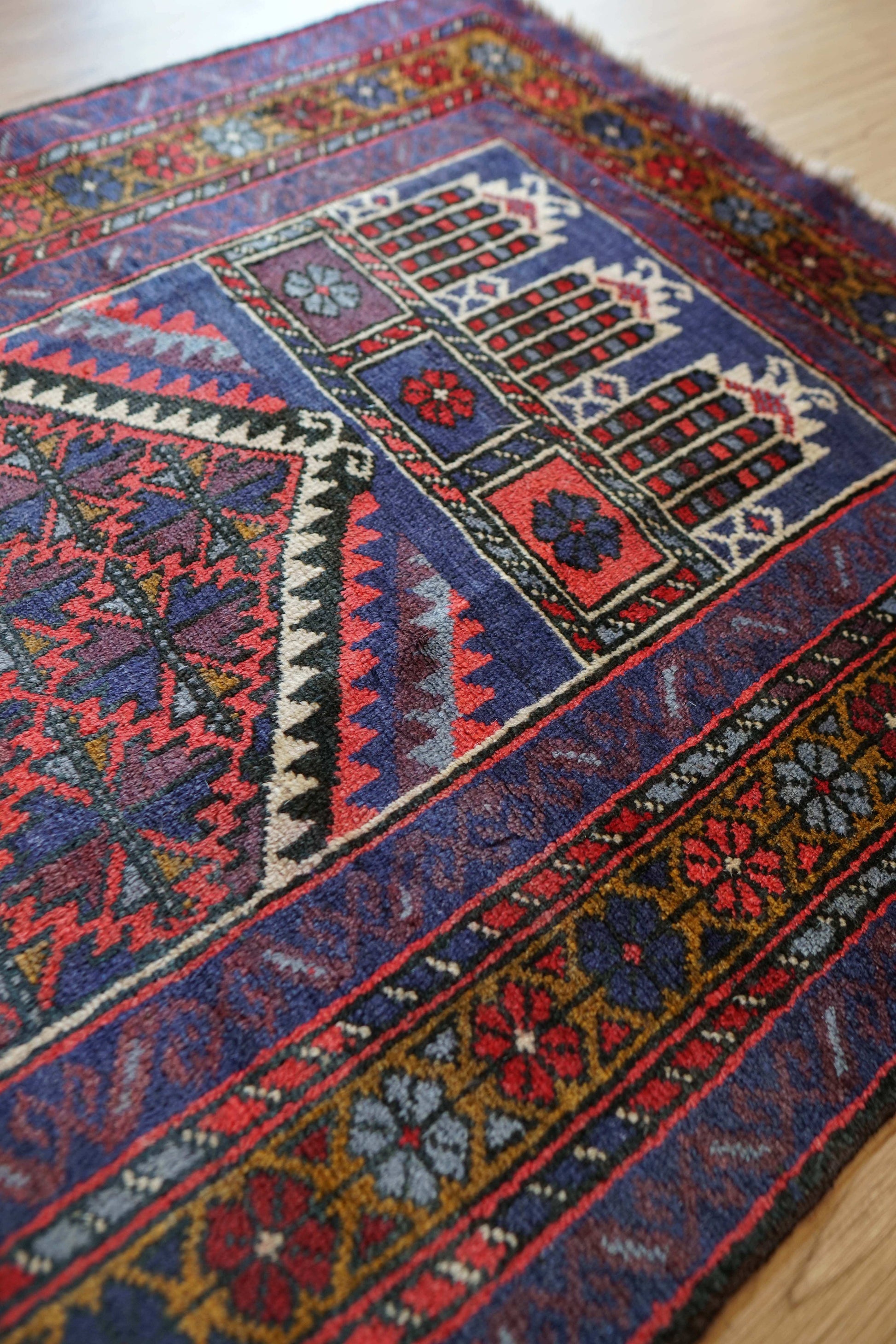  手織りペルシャ絨毯 バルーチ族製 Prayer Rug ヴィンテージ トライバルラグ141×89cm